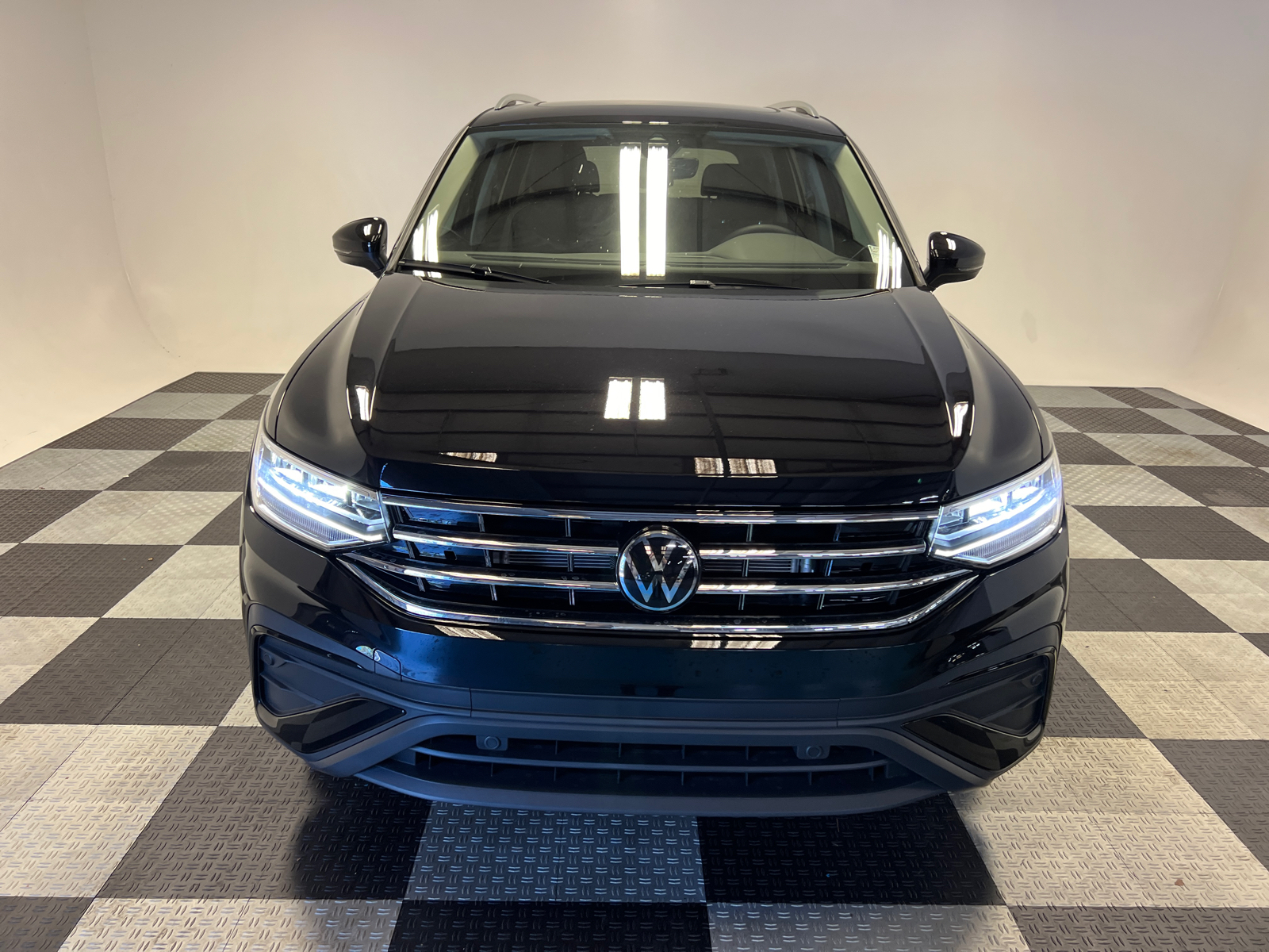 2024 Volkswagen Tiguan 2.0T SE 2