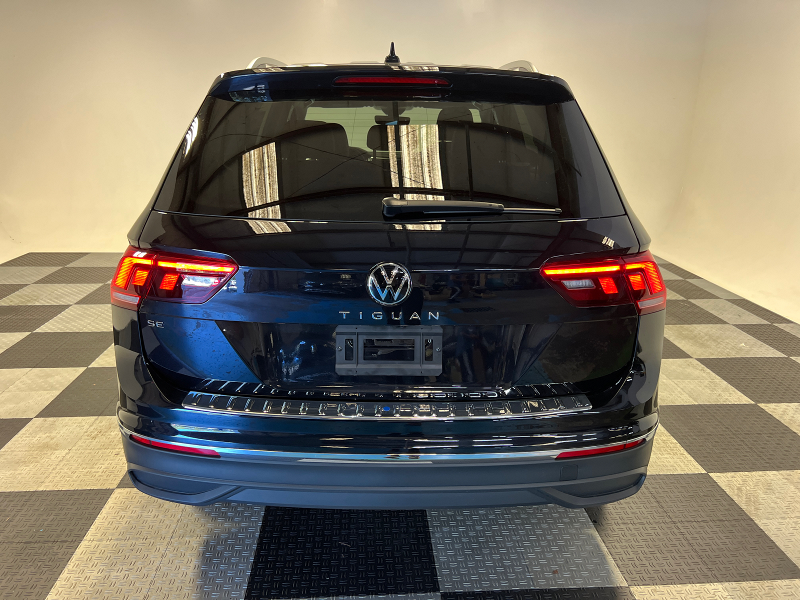 2024 Volkswagen Tiguan 2.0T SE 4