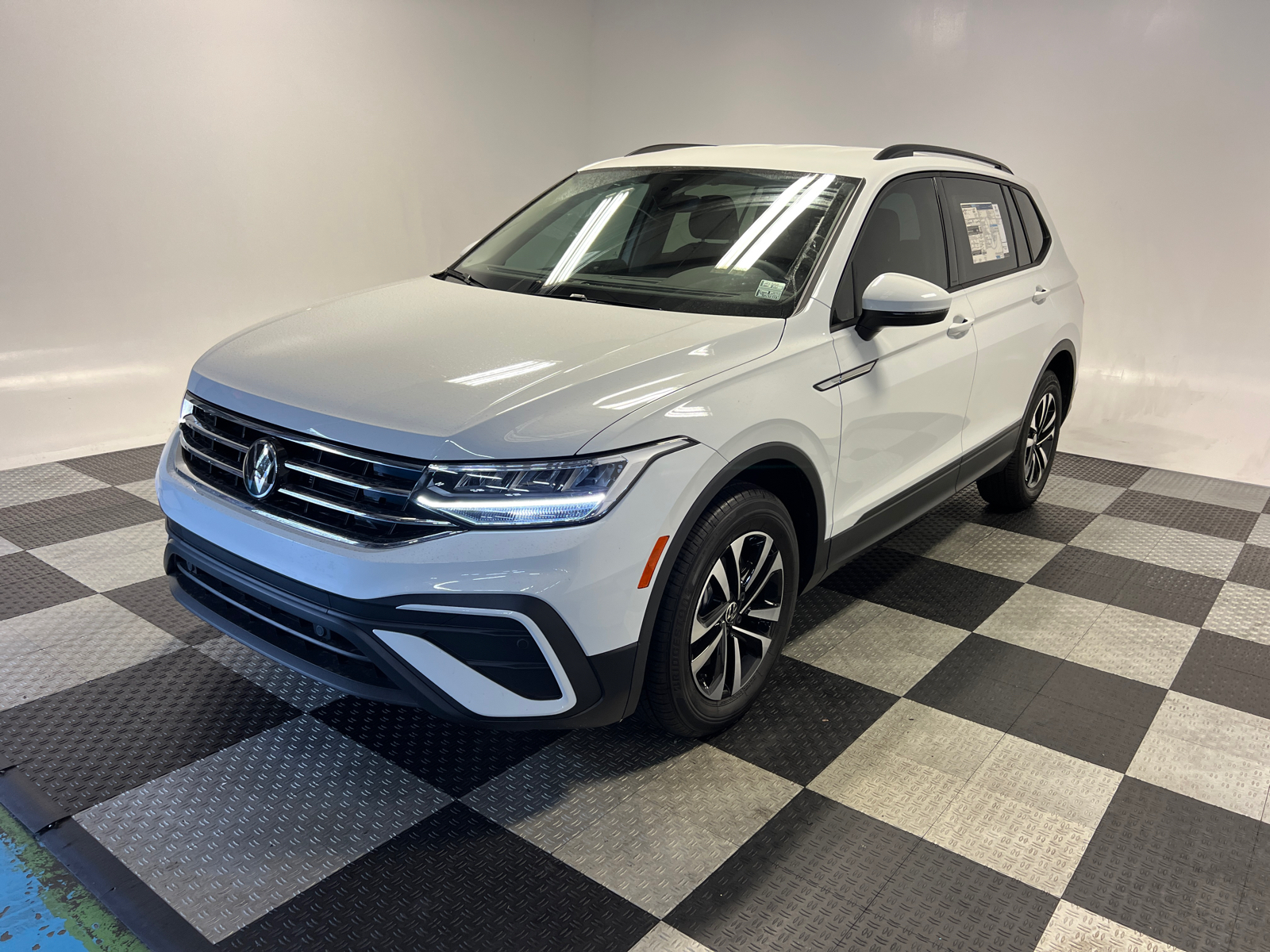 2024 Volkswagen Tiguan 2.0T S 3