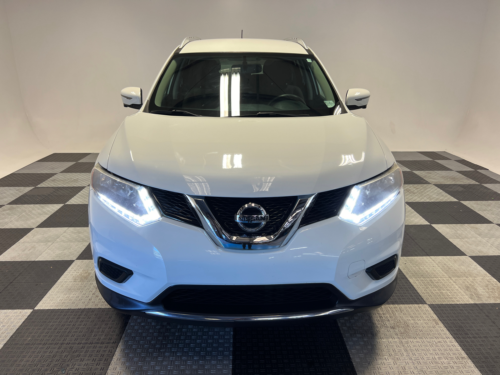 2016 Nissan Rogue SV 2