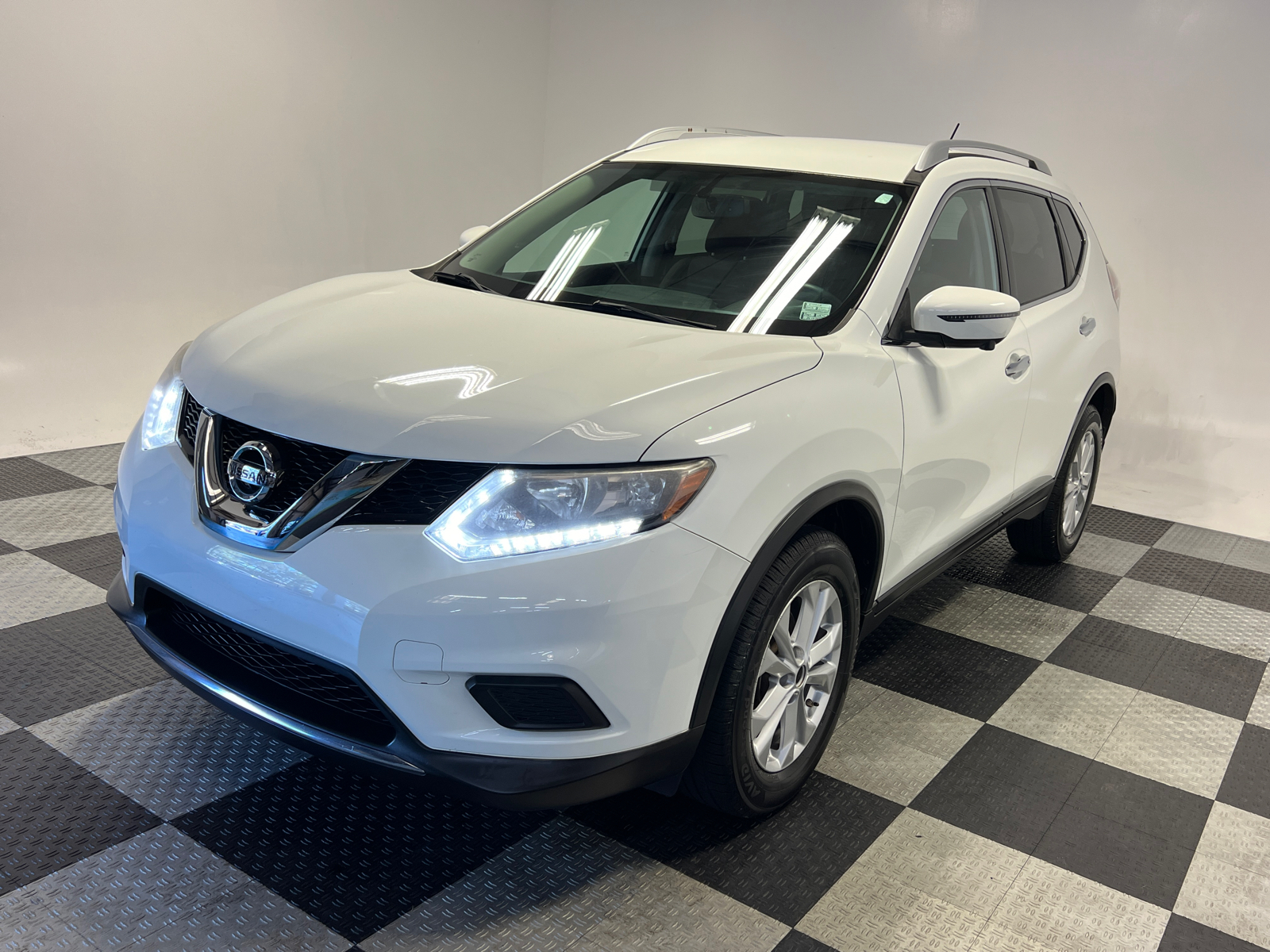 2016 Nissan Rogue SV 3