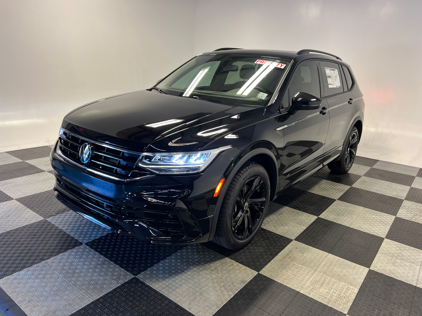 2024 Volkswagen Tiguan 2.0T SE R-Line Black 3