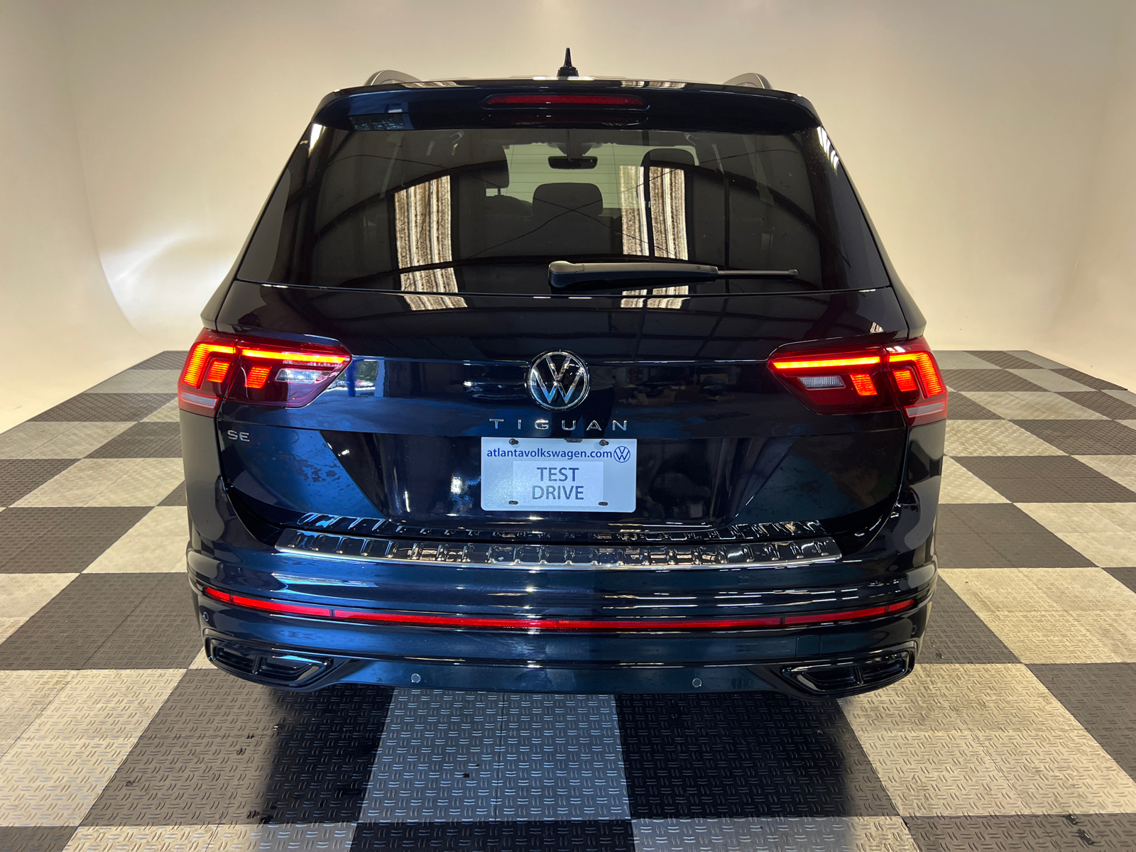 2024 Volkswagen Tiguan 2.0T SE R-Line Black 4