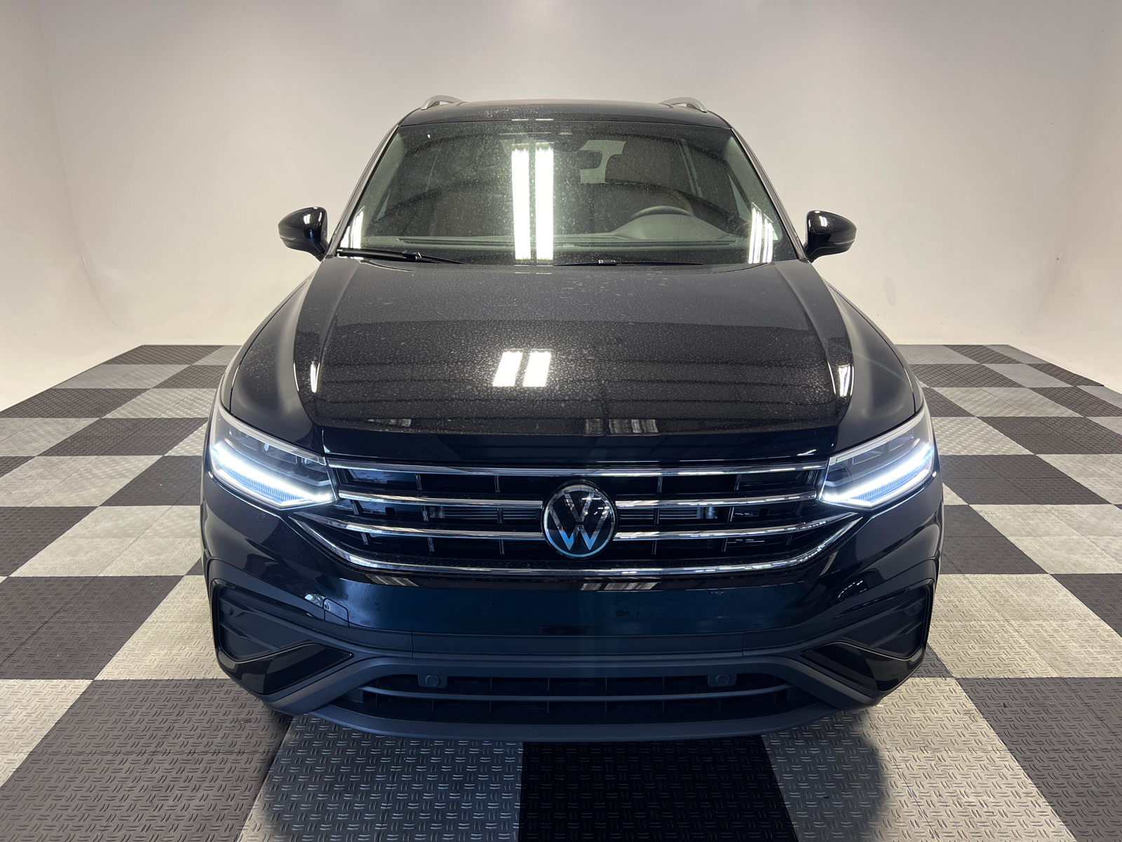 2024 Volkswagen Tiguan 2.0T SE 2