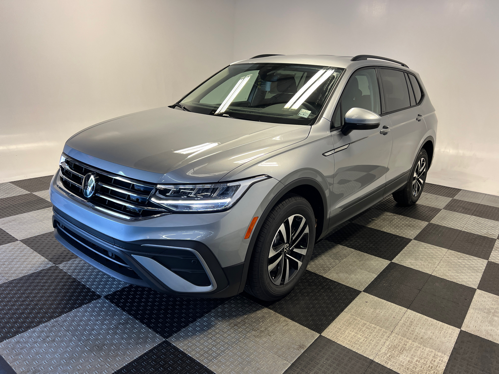 2024 Volkswagen Tiguan 2.0T S 3