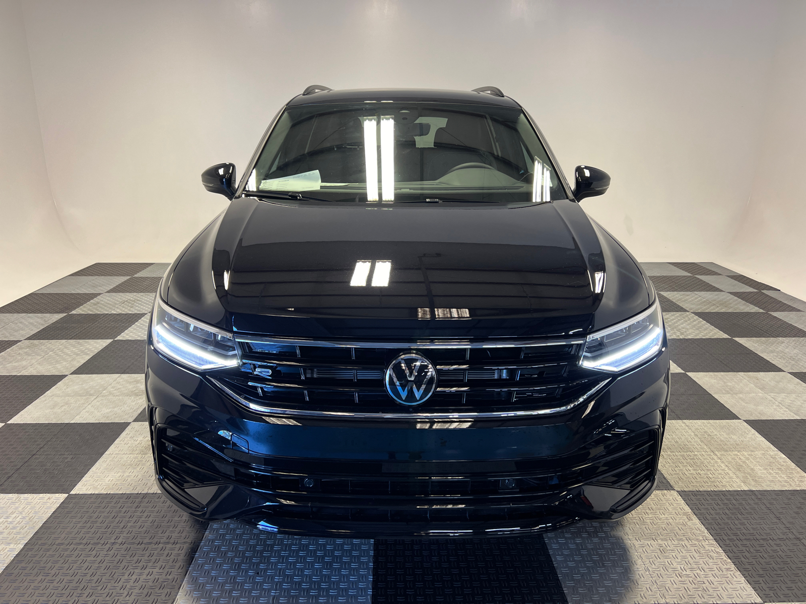 2024 Volkswagen Tiguan 2.0T SE R-Line Black 2