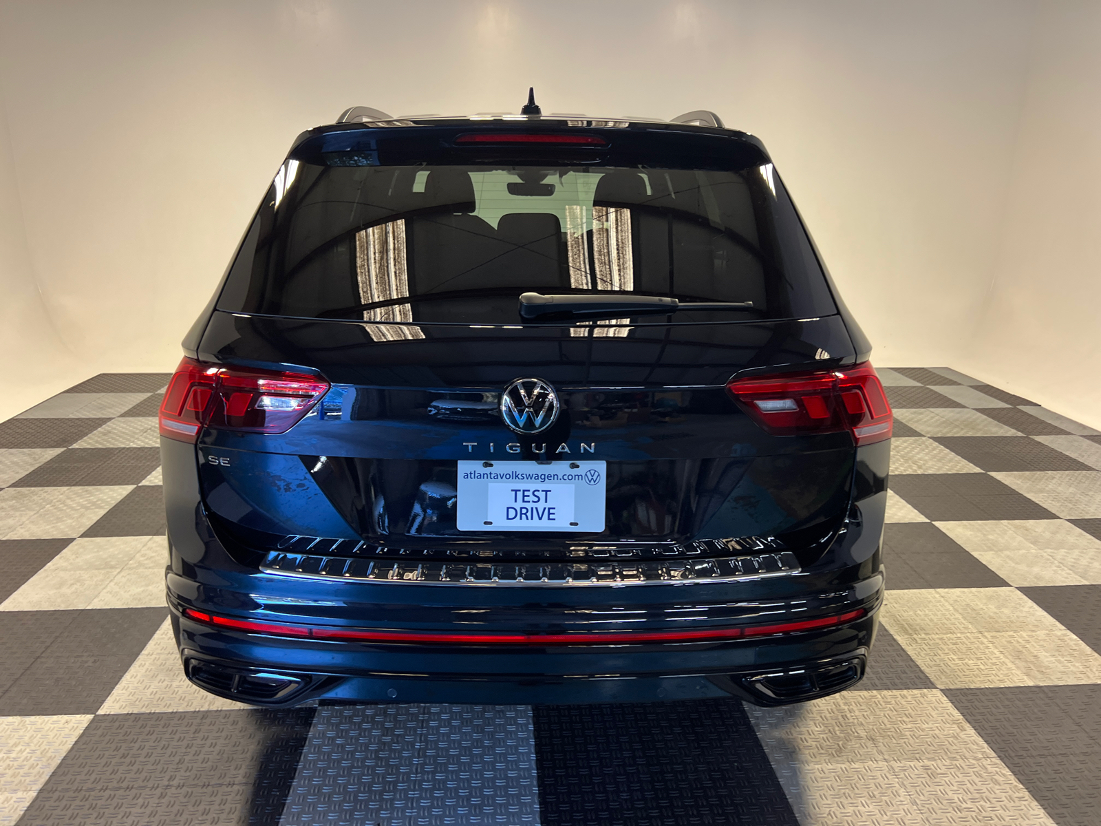 2024 Volkswagen Tiguan 2.0T SE R-Line Black 4