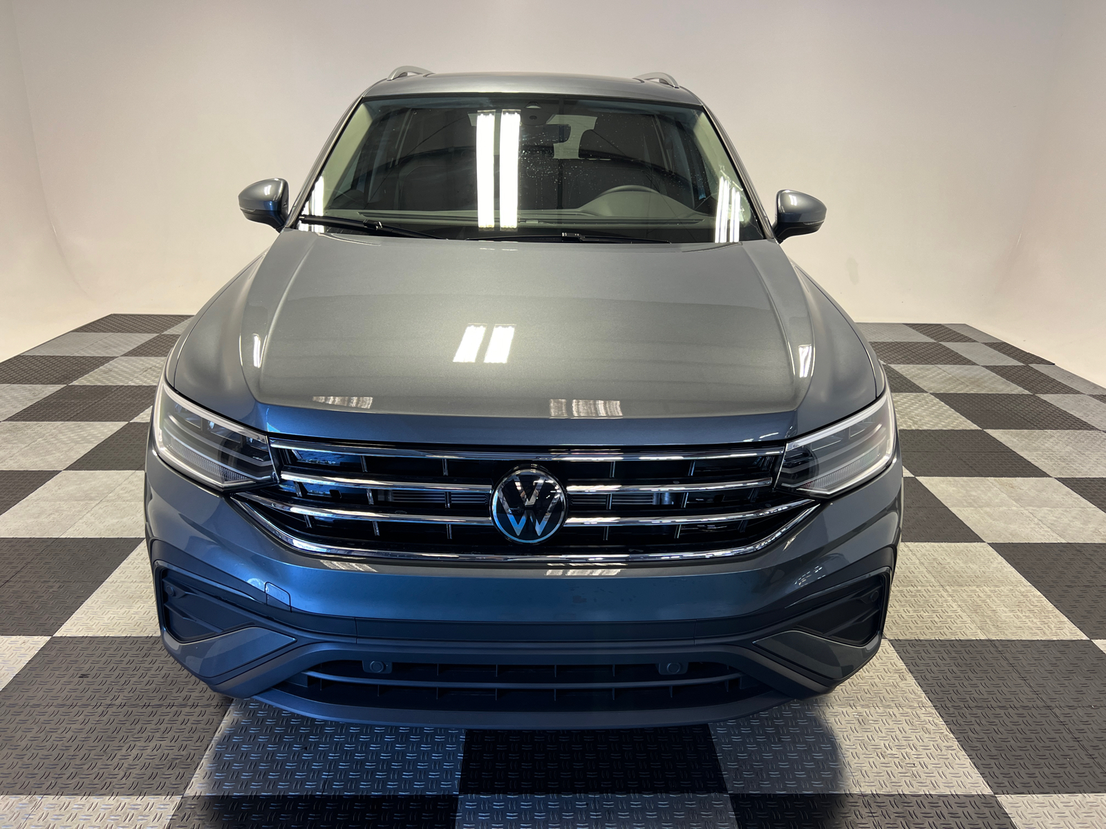 2024 Volkswagen Tiguan 2.0T SE 2