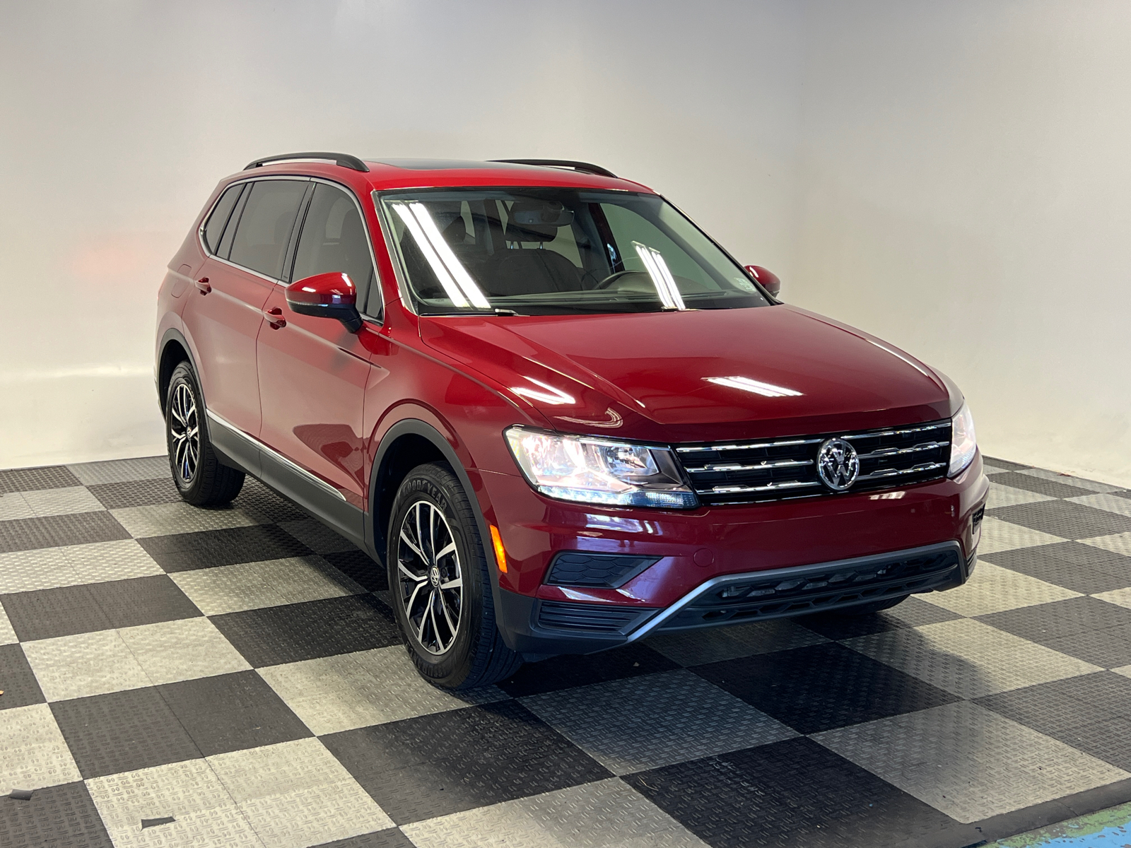 2021 Volkswagen Tiguan 2.0T SE 1