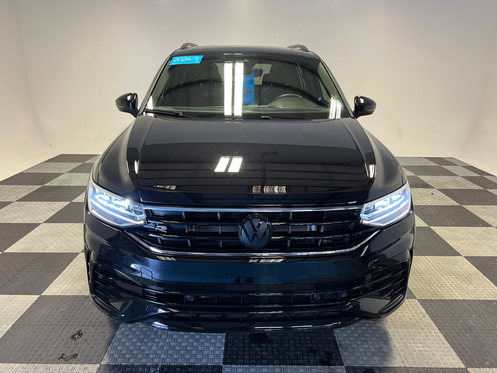 2024 Volkswagen Tiguan 2.0T SE R-Line Black 2