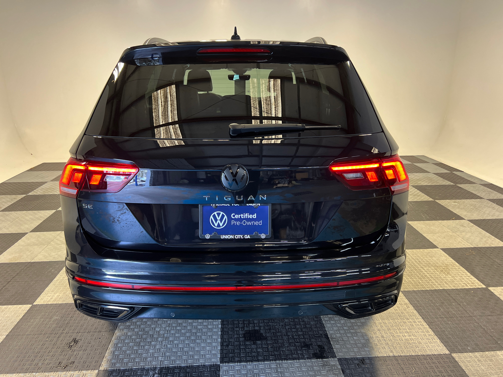 2024 Volkswagen Tiguan 2.0T SE R-Line Black 4