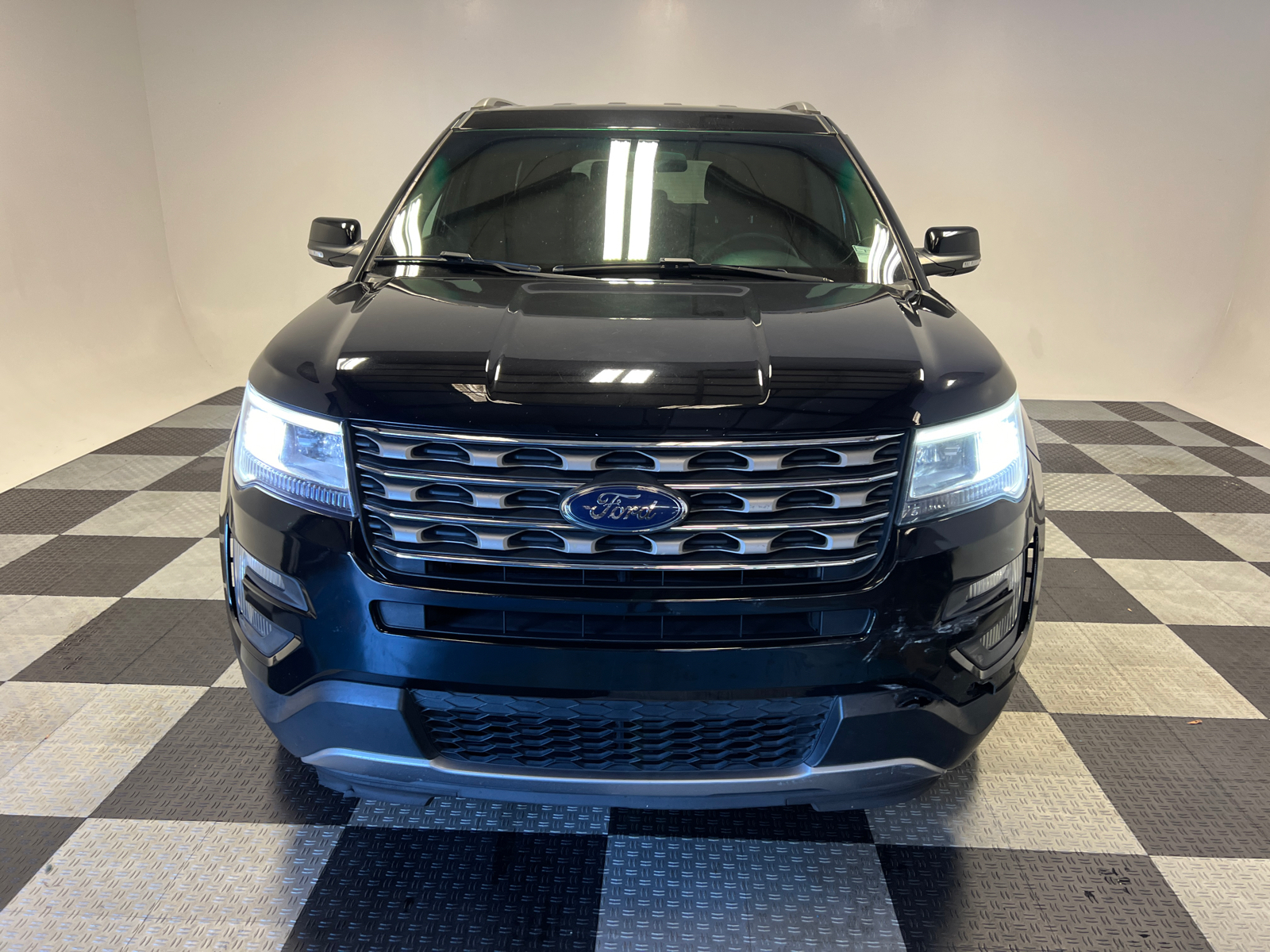 2016 Ford Explorer XLT 2