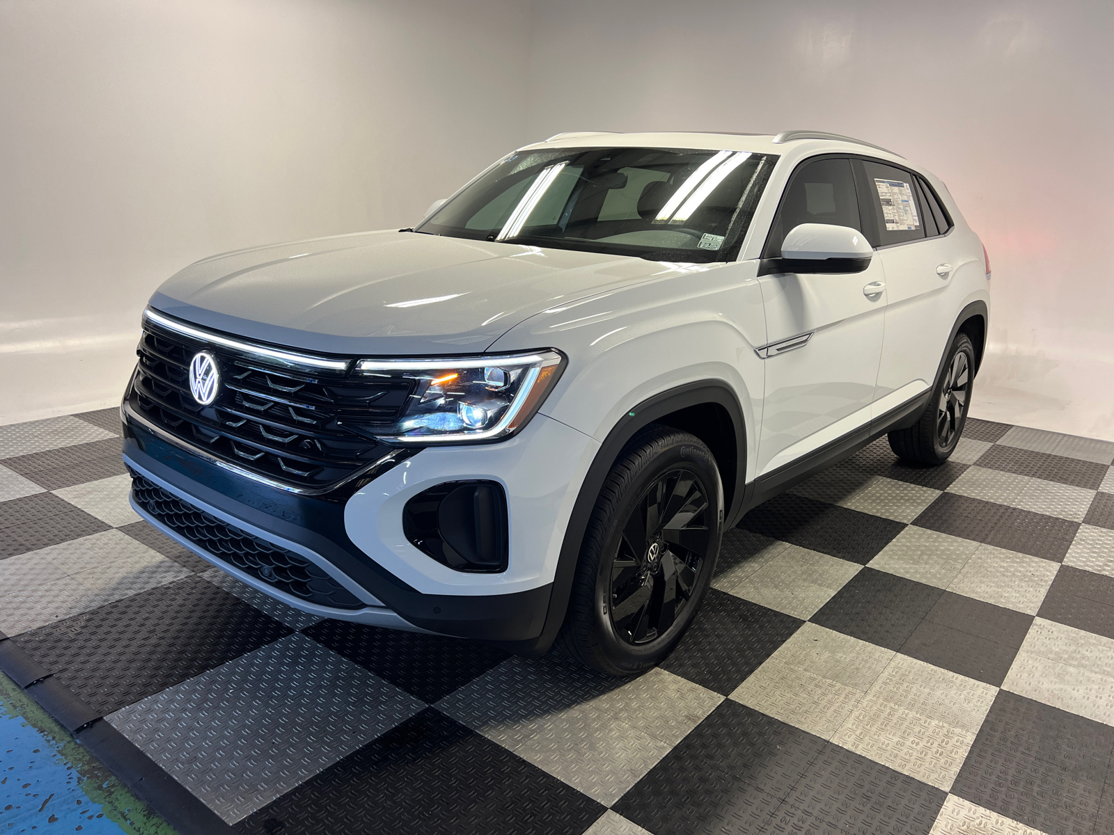 2025 Volkswagen Atlas Cross Sport 2.0T SE w/Technology 3