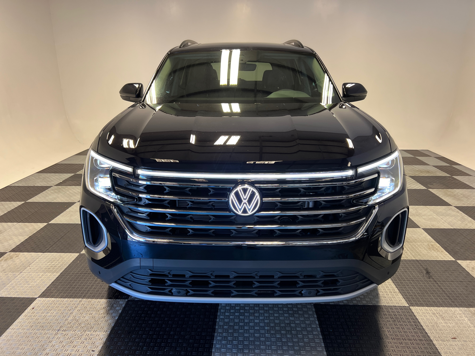 2025 Volkswagen Atlas 2.0T SE w/Technology 2