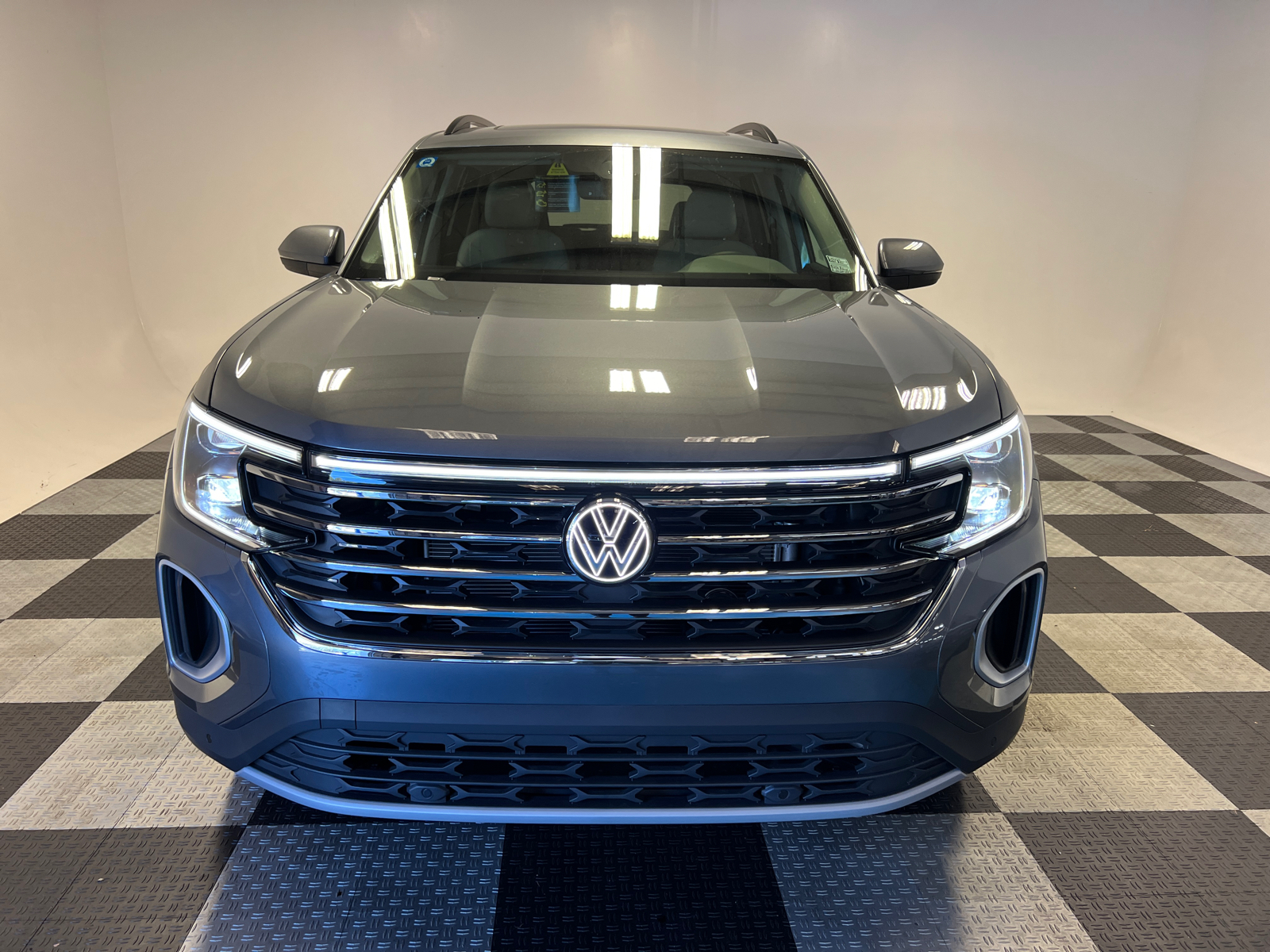 2025 Volkswagen Atlas 2.0T SE w/Technology 2