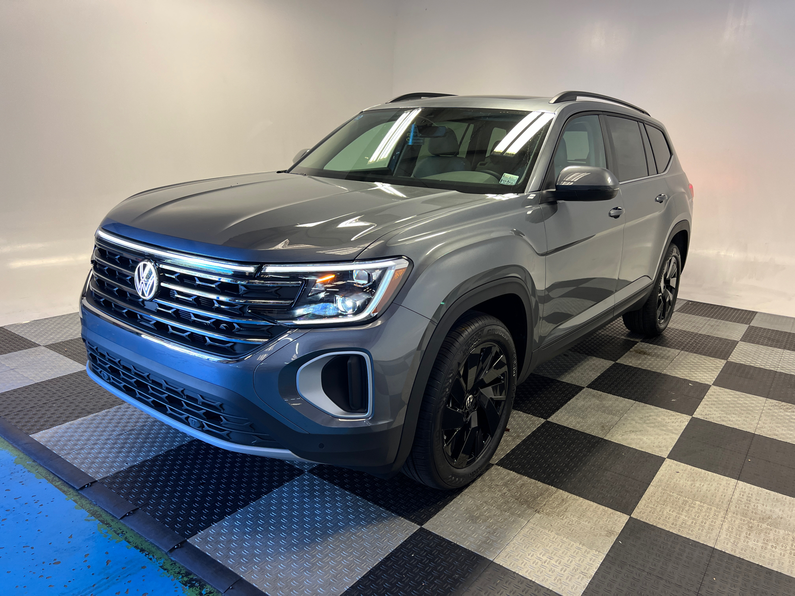 2025 Volkswagen Atlas 2.0T SE w/Technology 3