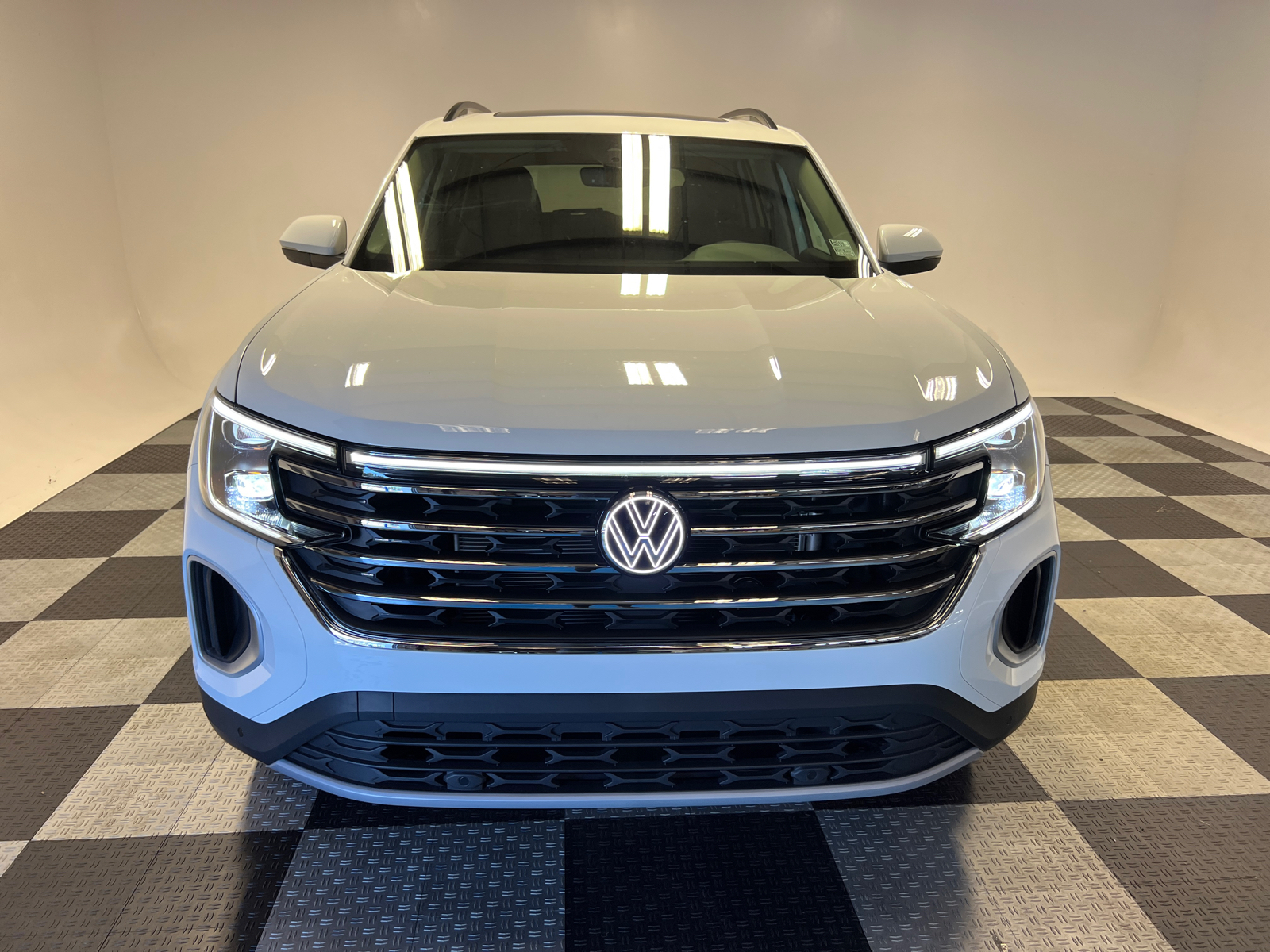 2025 Volkswagen Atlas 2.0T SE w/Technology 2