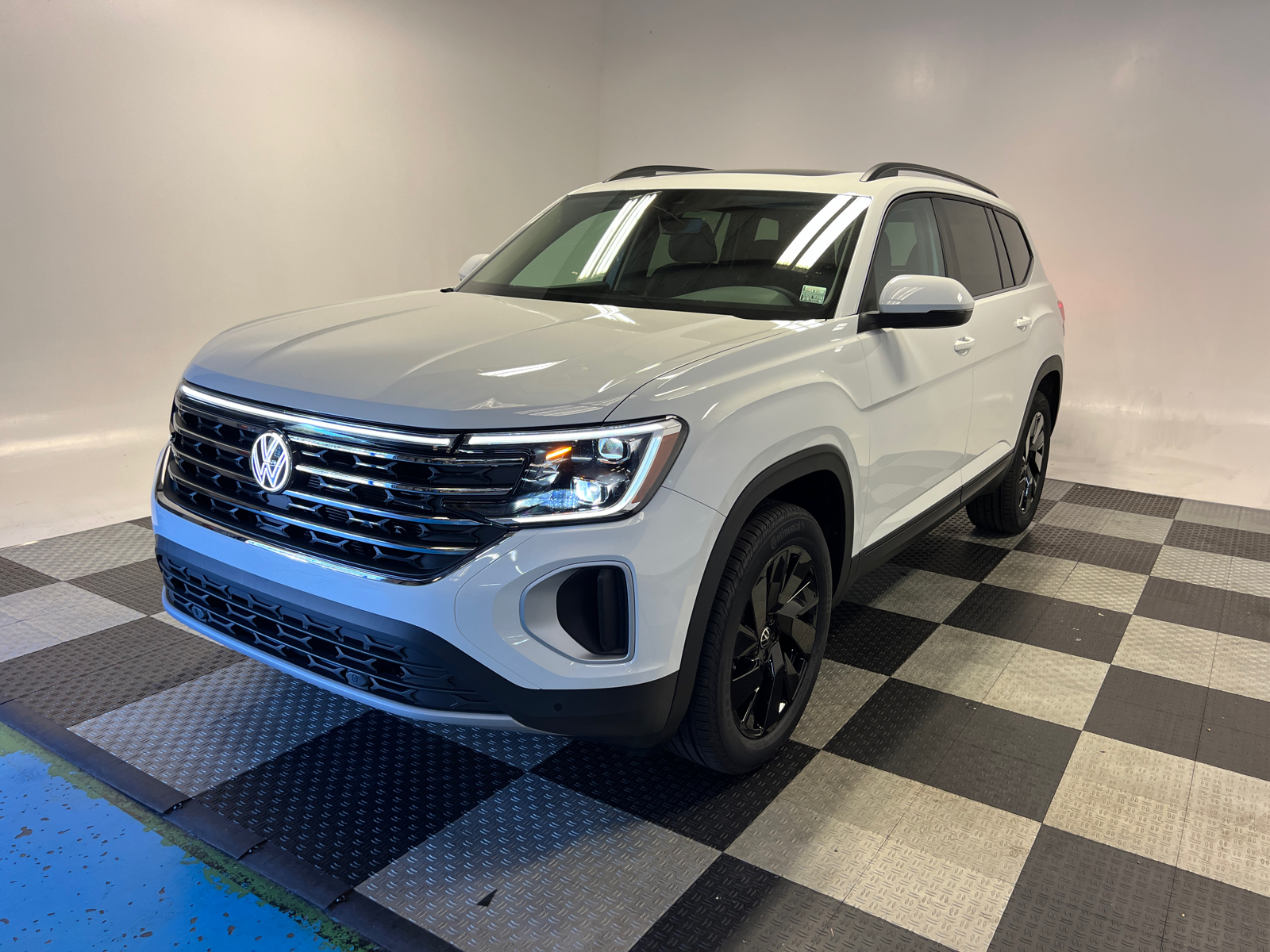 2025 Volkswagen Atlas 2.0T SE w/Technology 3