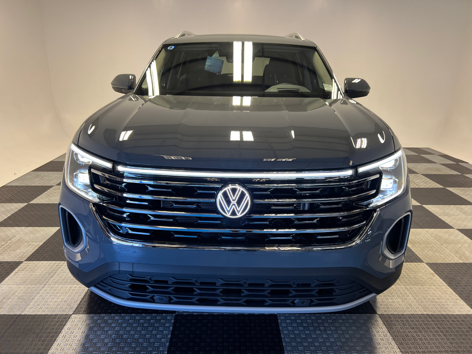 2025 Volkswagen Atlas 2.0T SEL 2