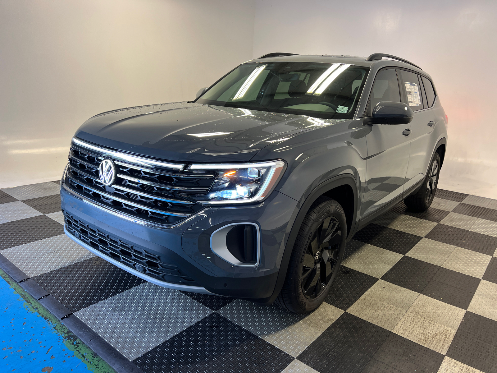 2025 Volkswagen Atlas 2.0T SE w/Technology 3