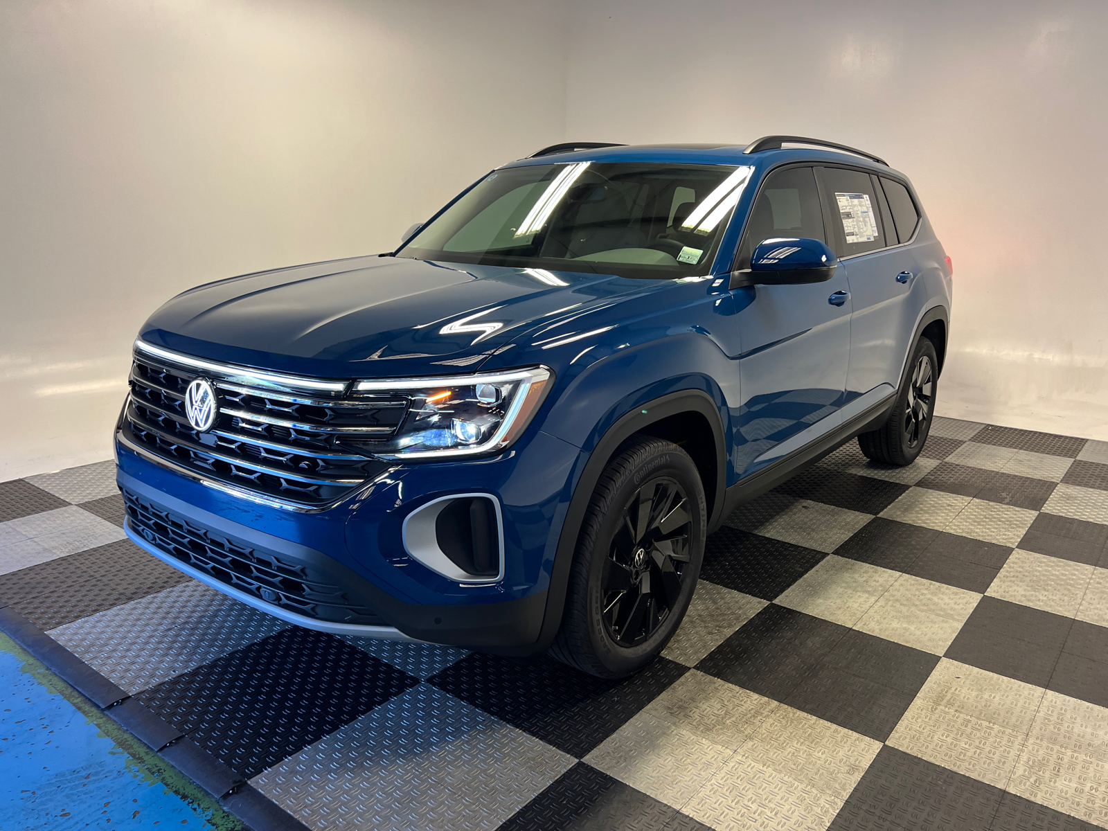 2025 Volkswagen Atlas 2.0T SE w/Technology 3