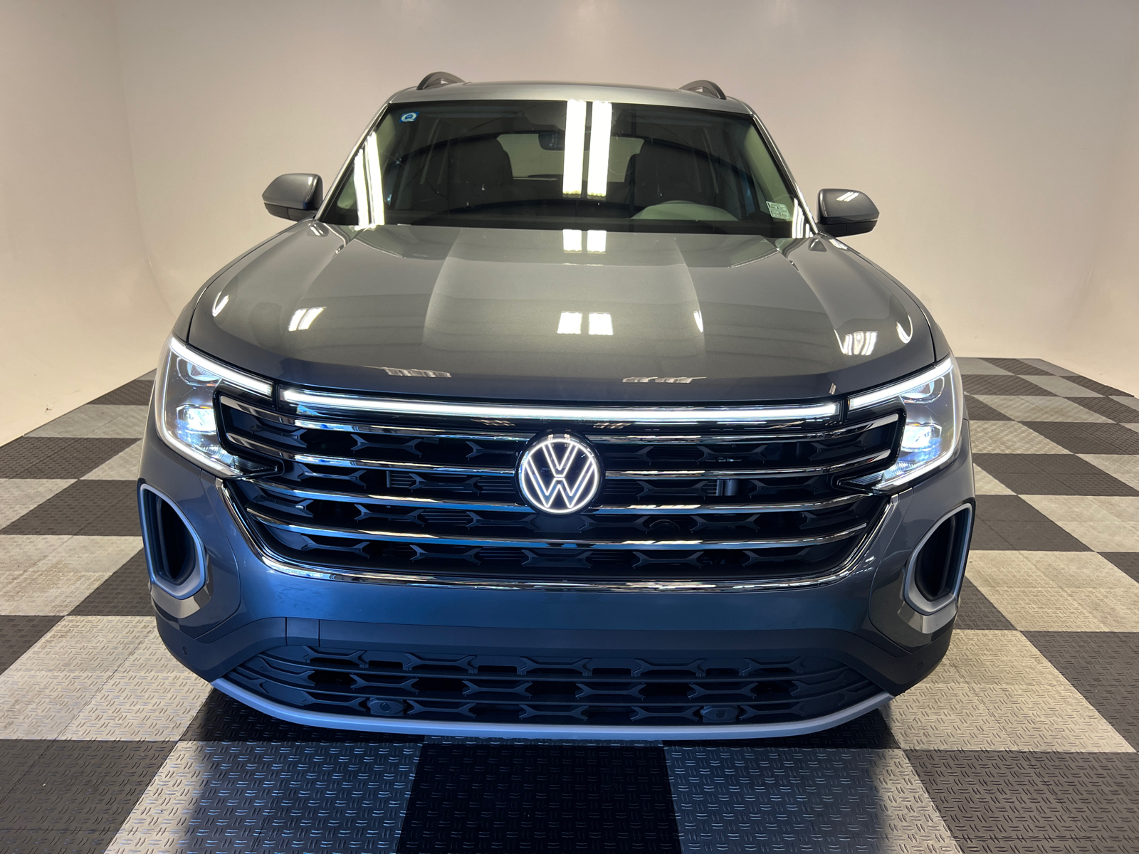 2025 Volkswagen Atlas 2.0T SE w/Technology 2