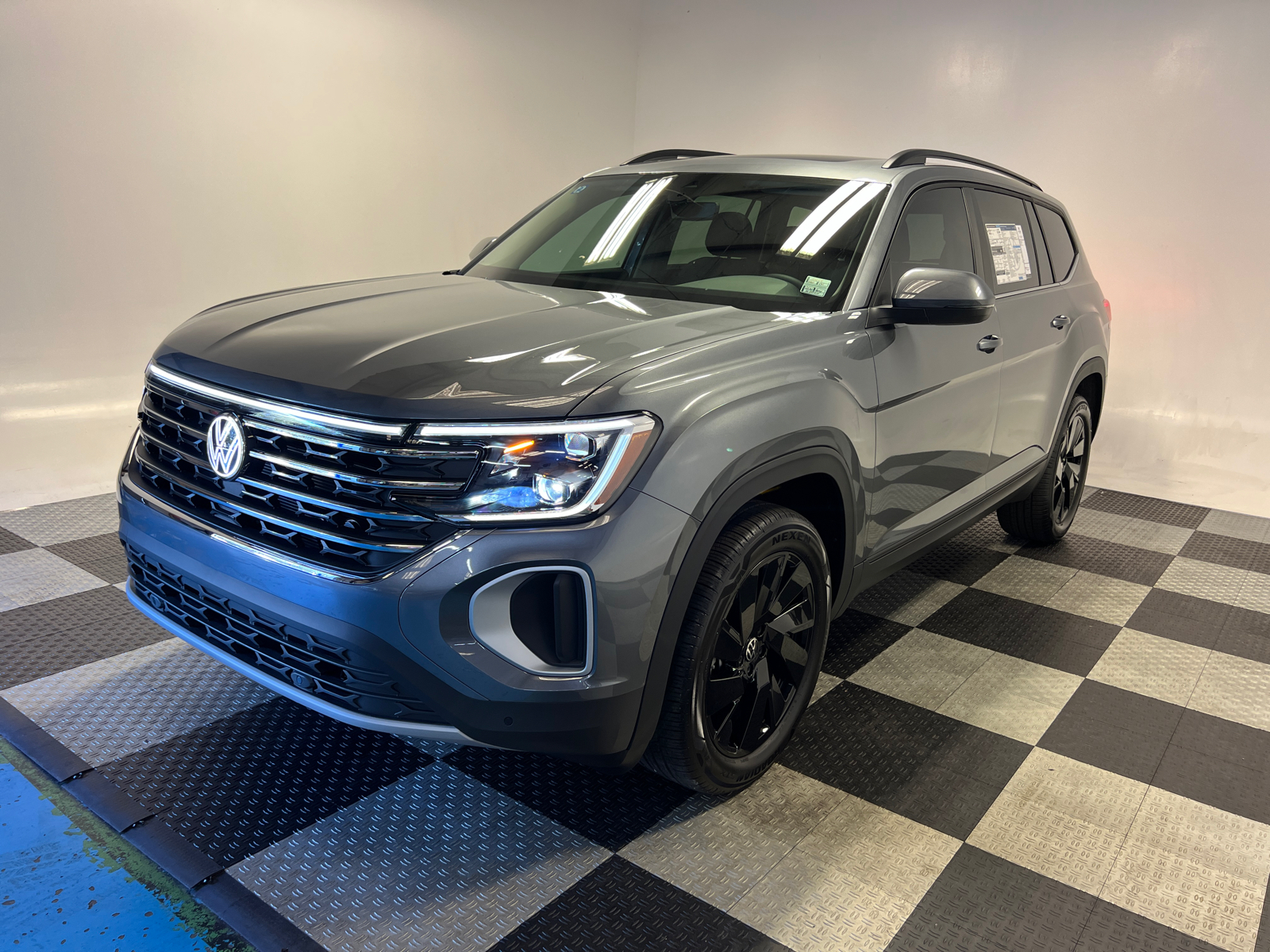 2025 Volkswagen Atlas 2.0T SE w/Technology 3