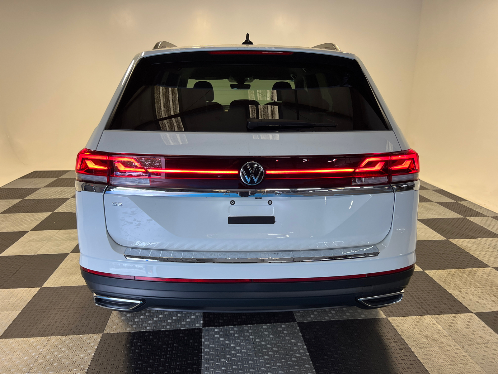 2025 Volkswagen Atlas 2.0T SE 4