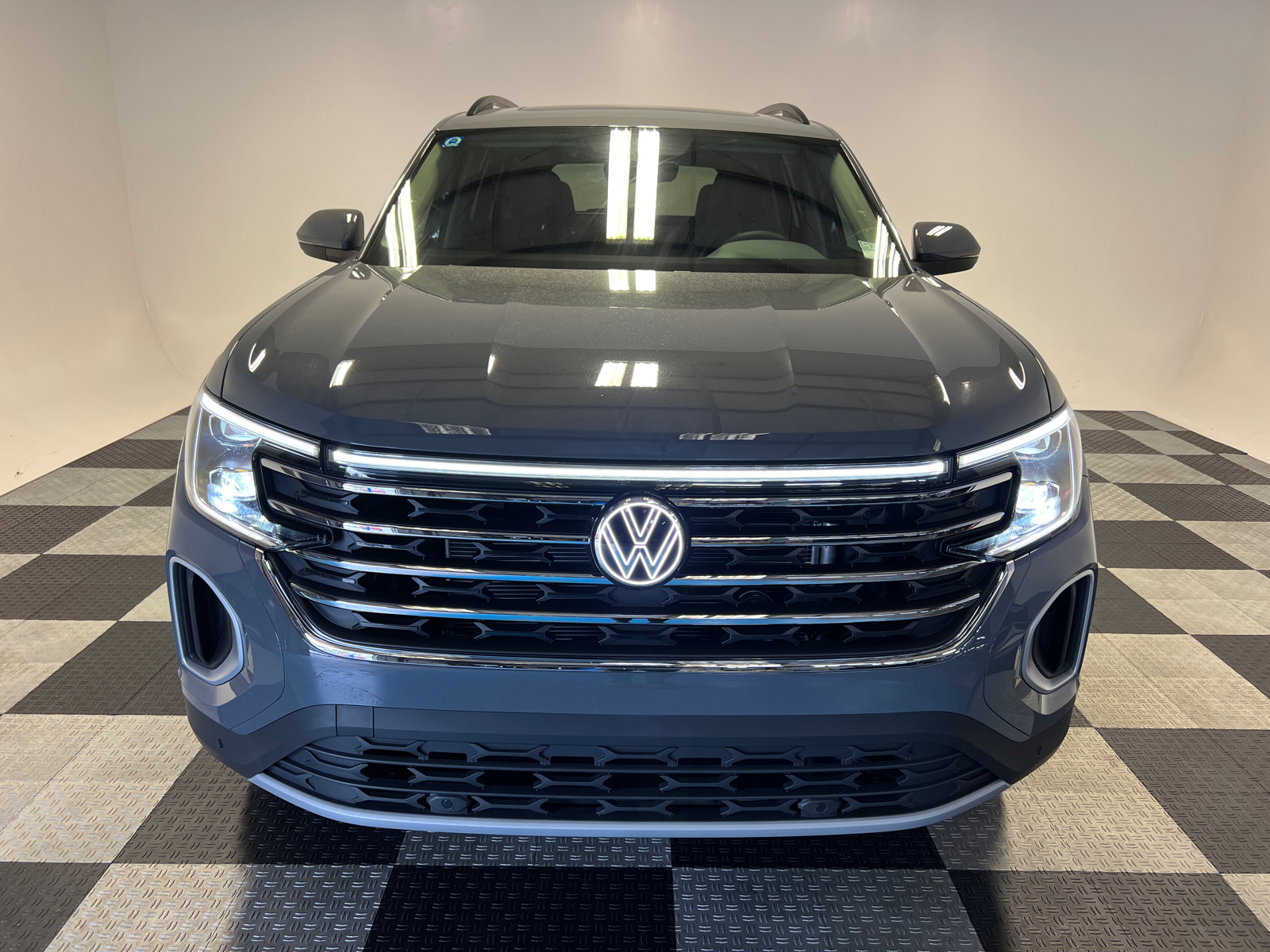 2025 Volkswagen Atlas 2.0T SE w/Technology 2