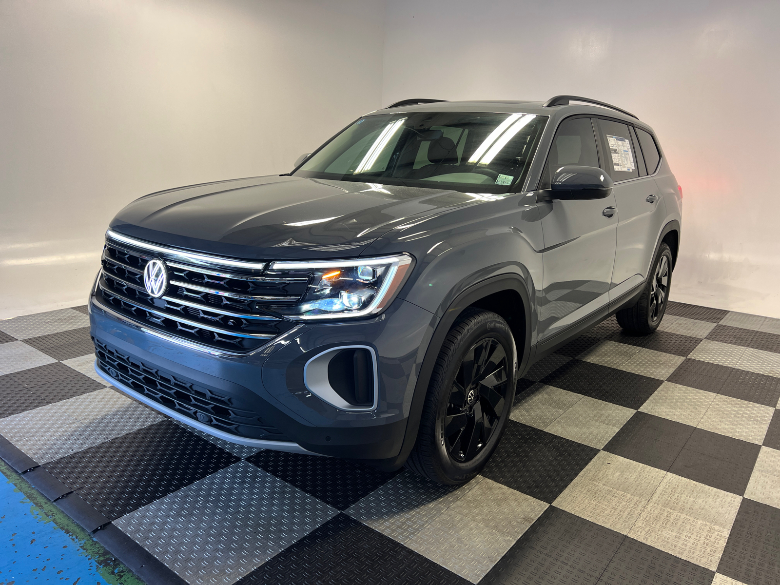 2025 Volkswagen Atlas 2.0T SE w/Technology 3