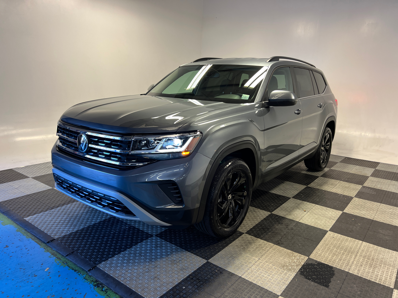 2023 Volkswagen Atlas 2.0T SE w/Technology 3