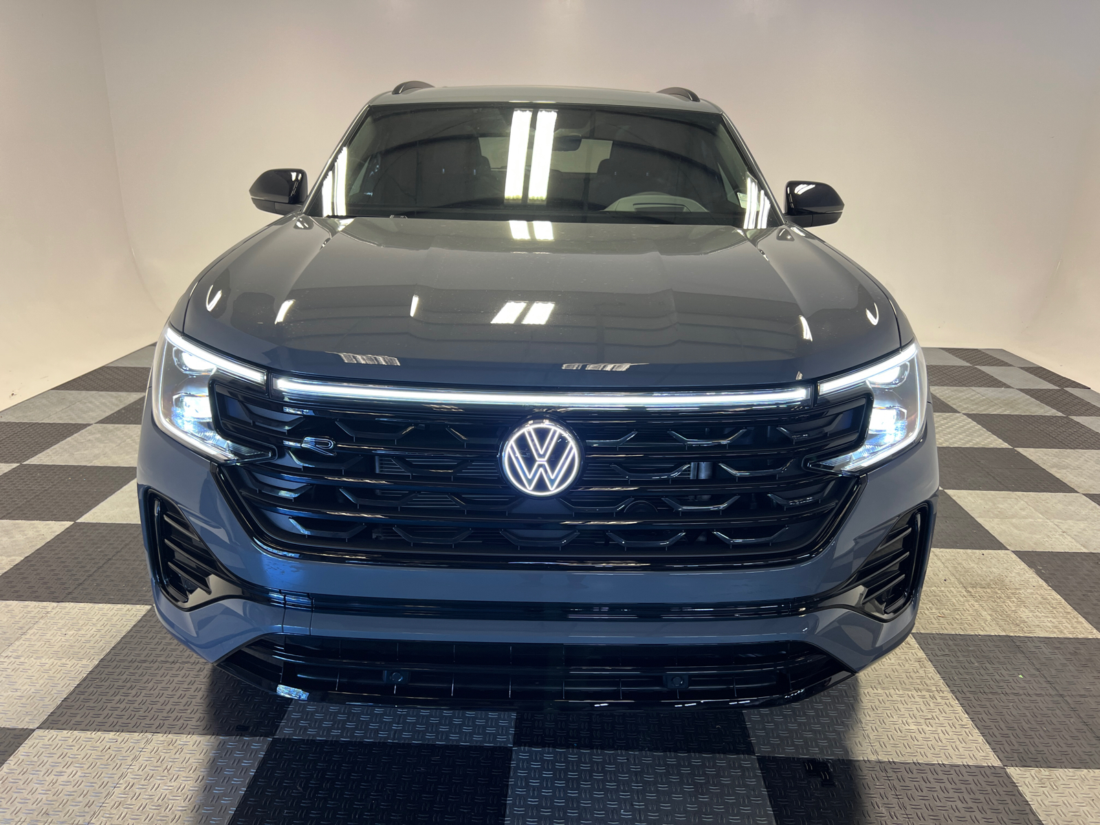 2025 Volkswagen Atlas Cross Sport 2.0T SEL R-Line 2