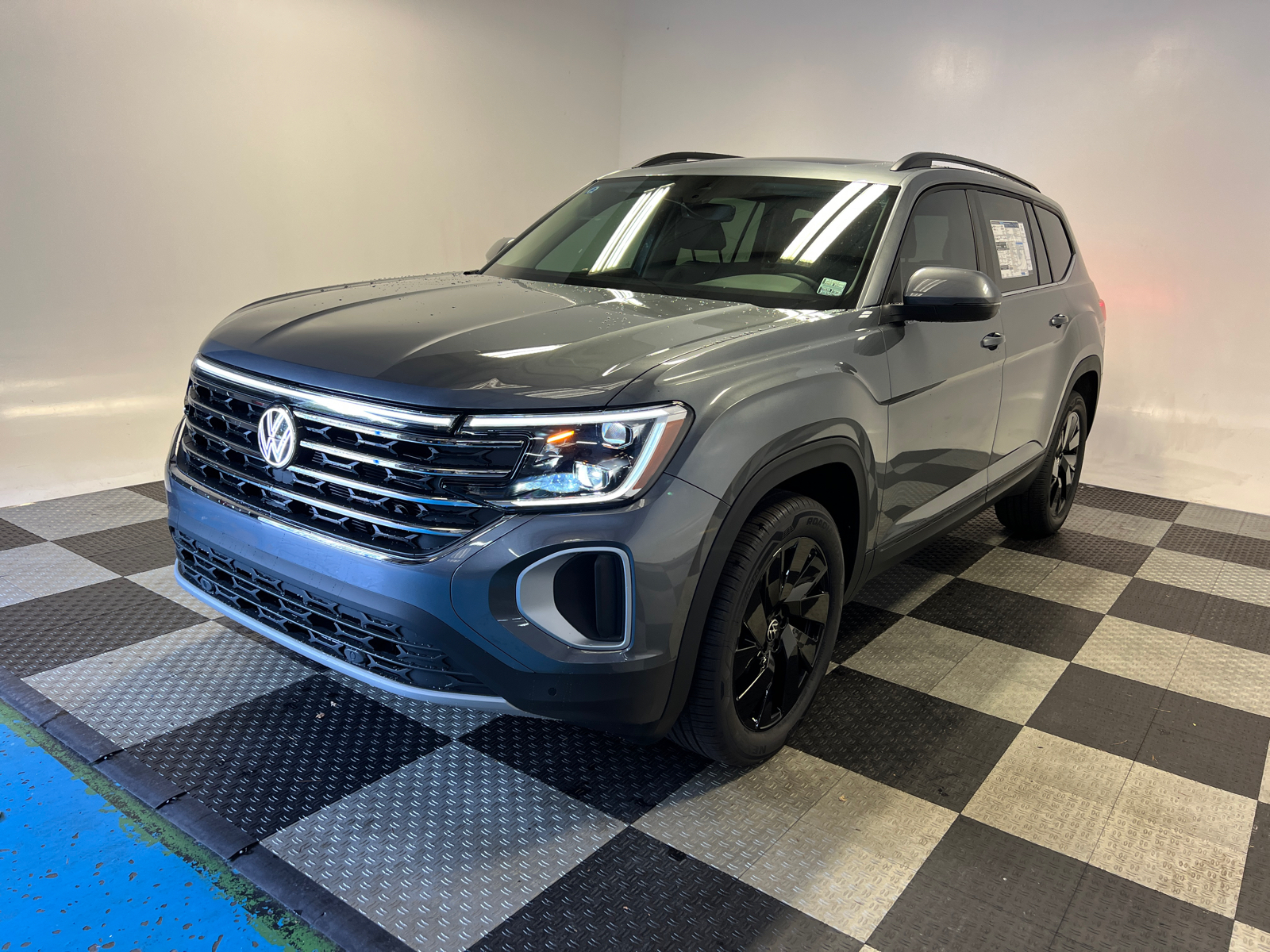 2025 Volkswagen Atlas 2.0T SE w/Technology 3