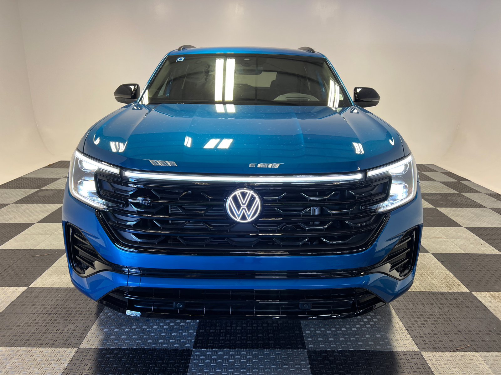 2025 Volkswagen Atlas Cross Sport 2.0T SEL R-Line 2