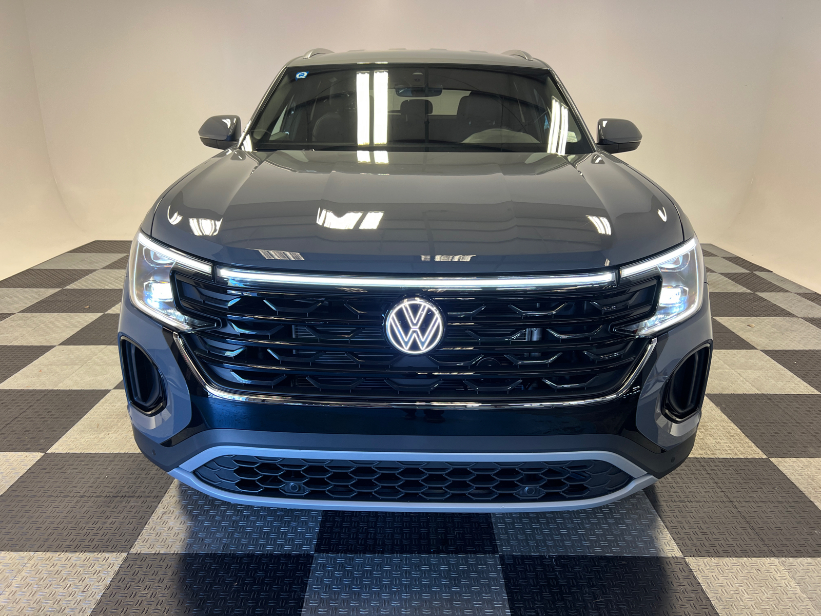 2025 Volkswagen Atlas Cross Sport SE 2