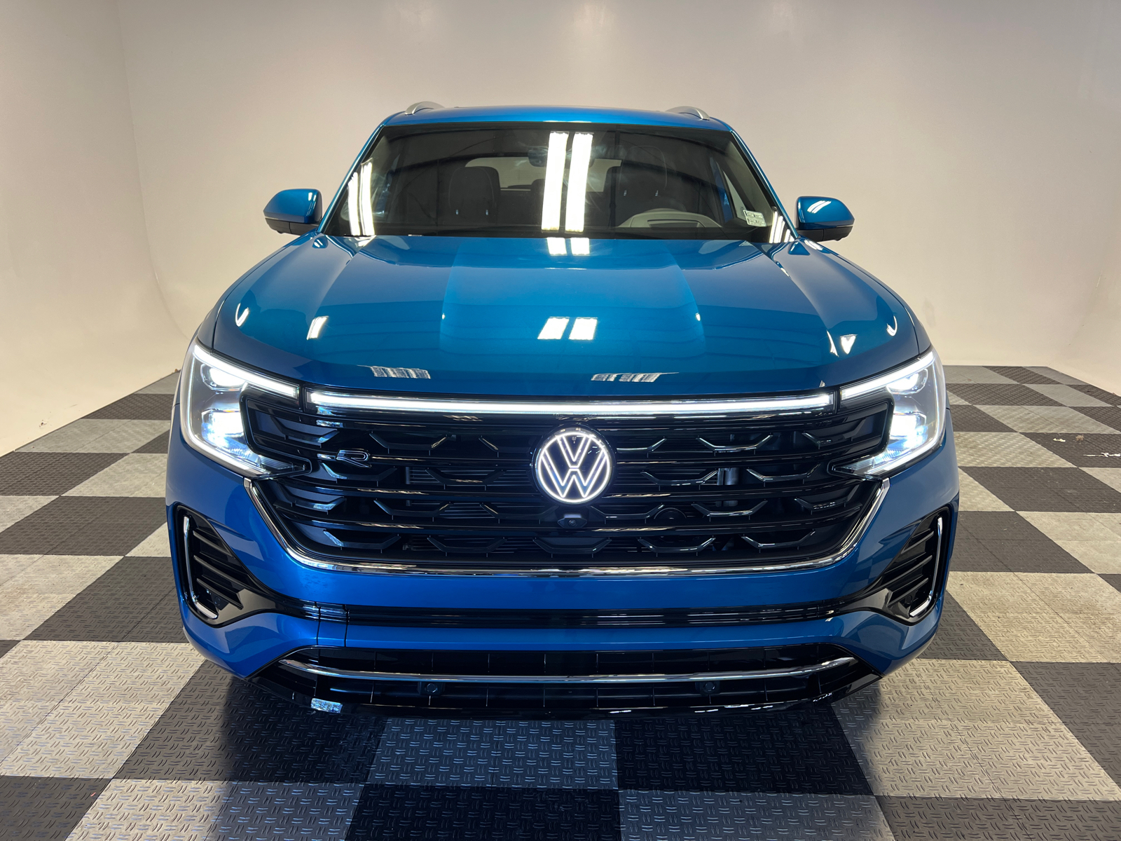 2025 Volkswagen Atlas Cross Sport 2.0T SEL Premium R-Line 2