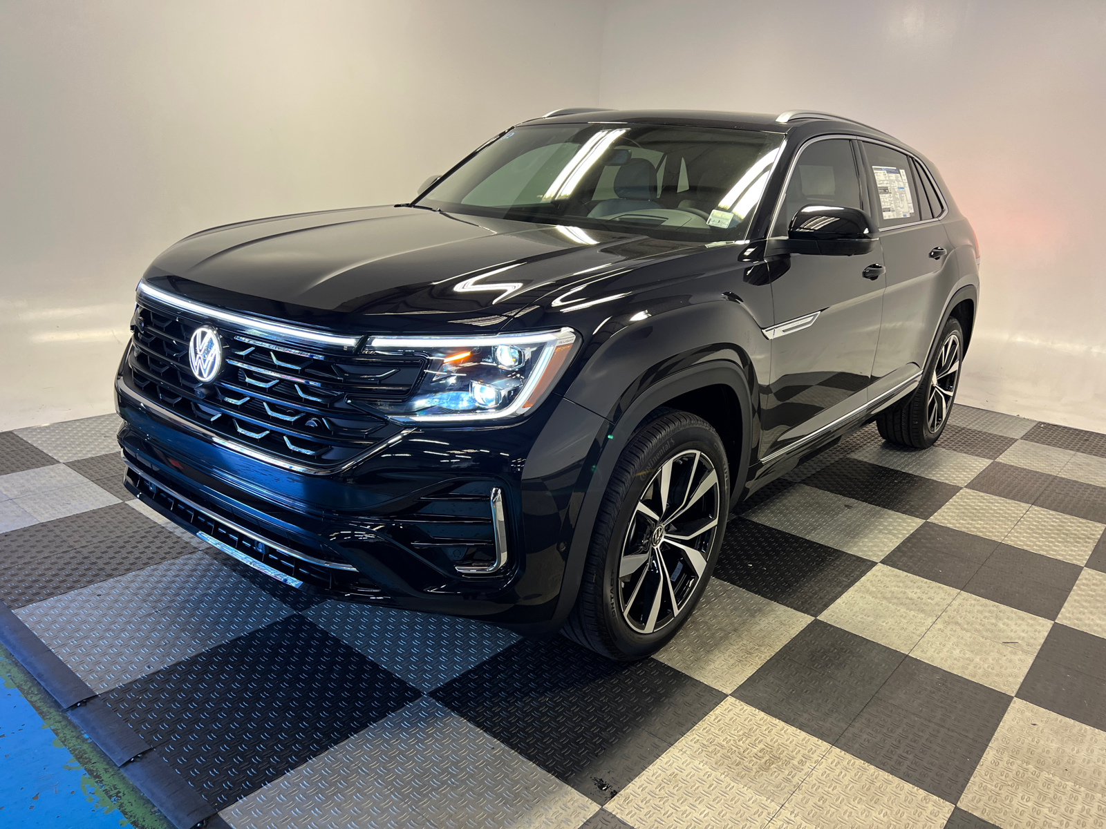 2025 Volkswagen Atlas Cross Sport 2.0T SEL Premium R-Line 3