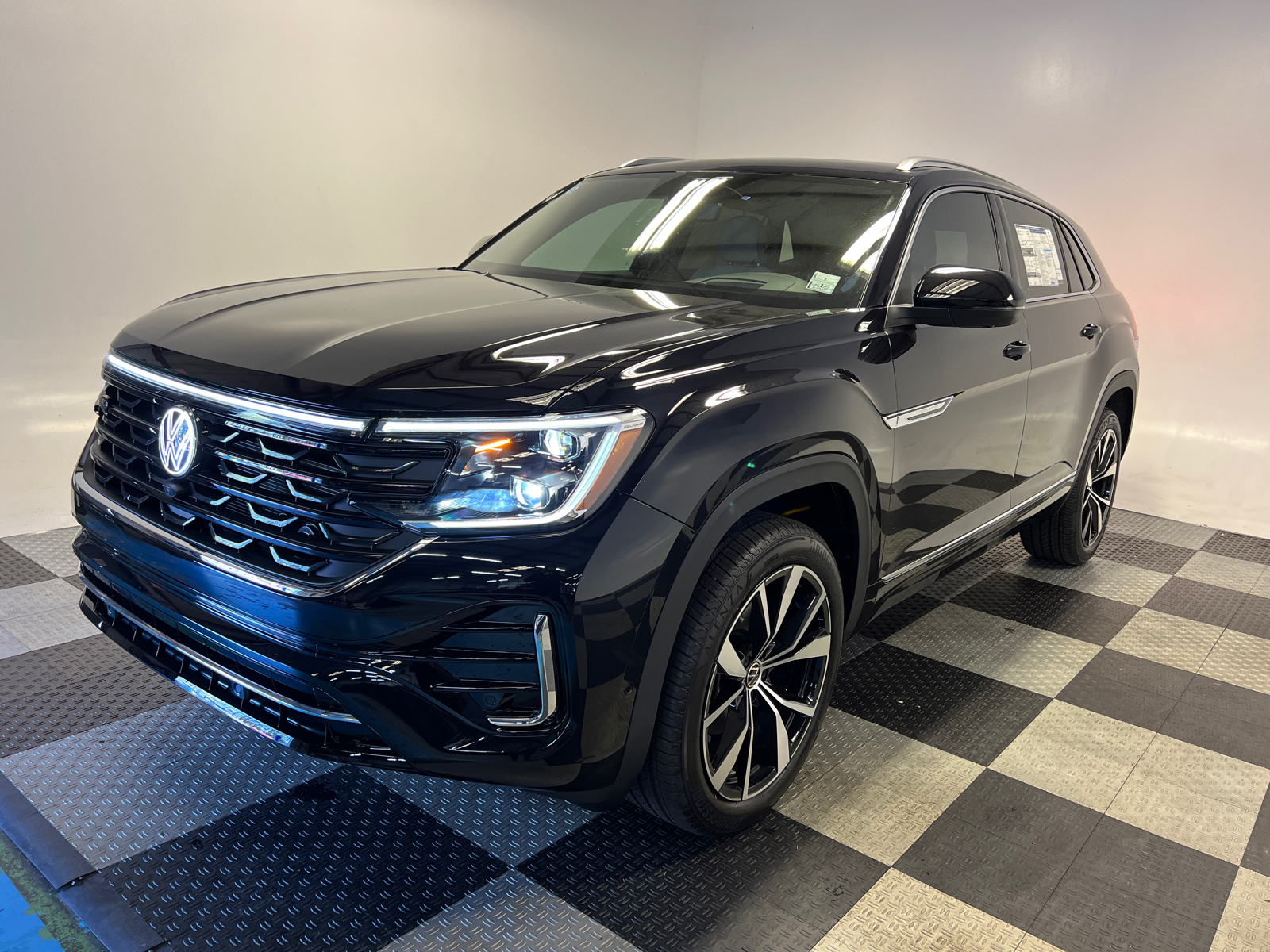 2025 Volkswagen Atlas Cross Sport 2.0T SEL Premium R-Line 3