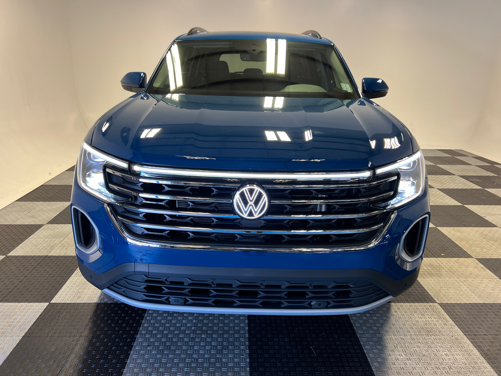 2025 Volkswagen Atlas 2.0T SE w/Technology 2