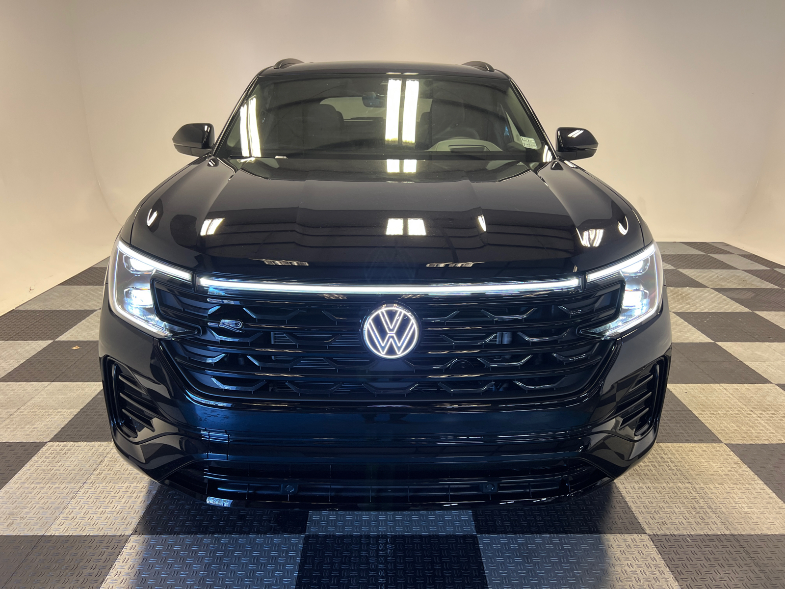 2025 Volkswagen Atlas Cross Sport 2.0T SEL R-Line 2