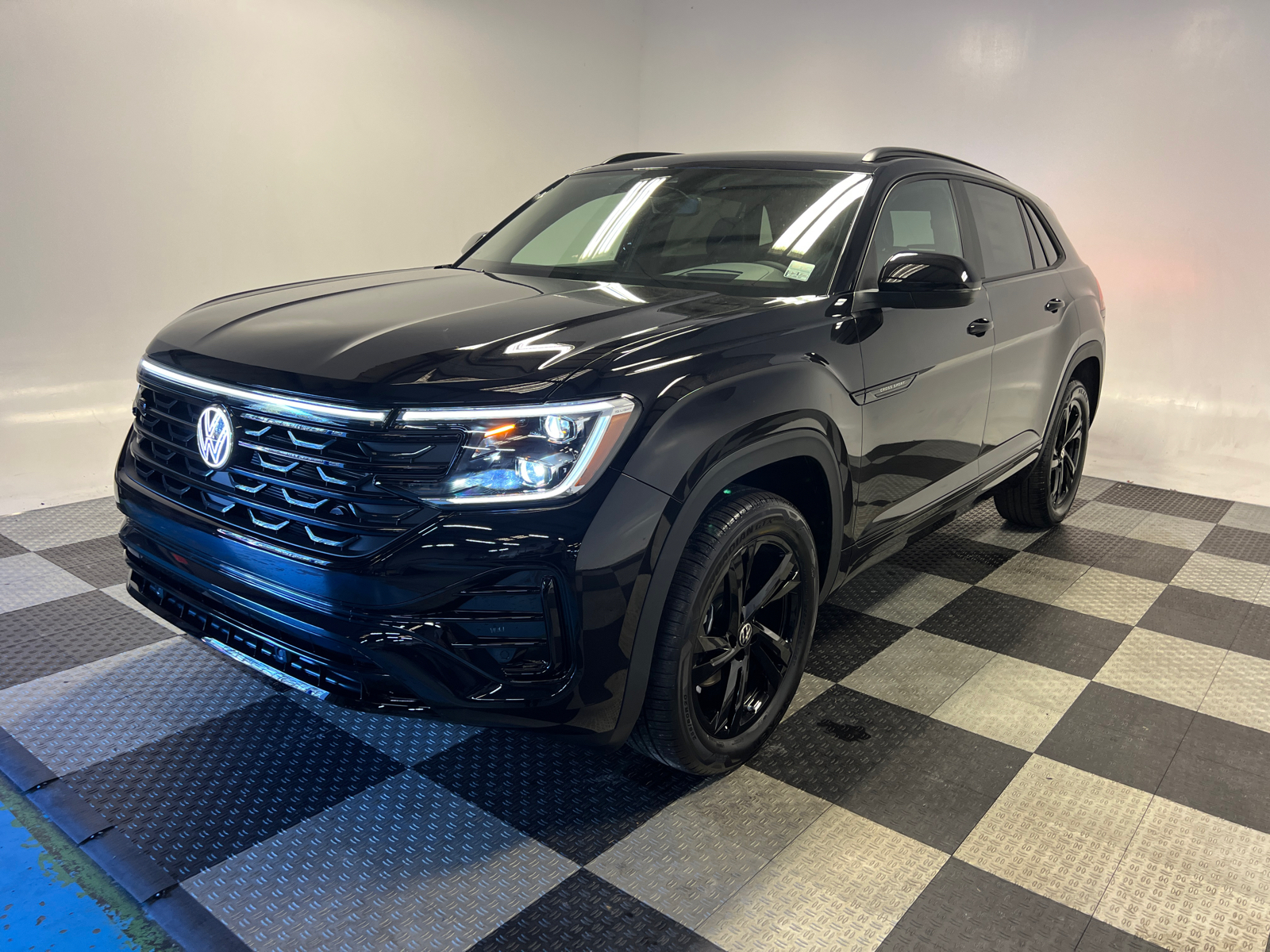 2025 Volkswagen Atlas Cross Sport 2.0T SEL R-Line 3