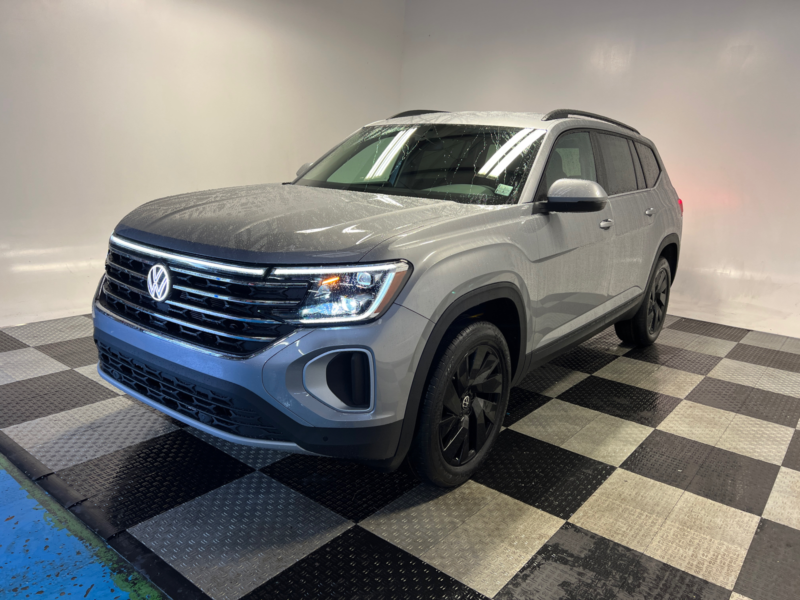 2025 Volkswagen Atlas 2.0T SE w/Technology 3