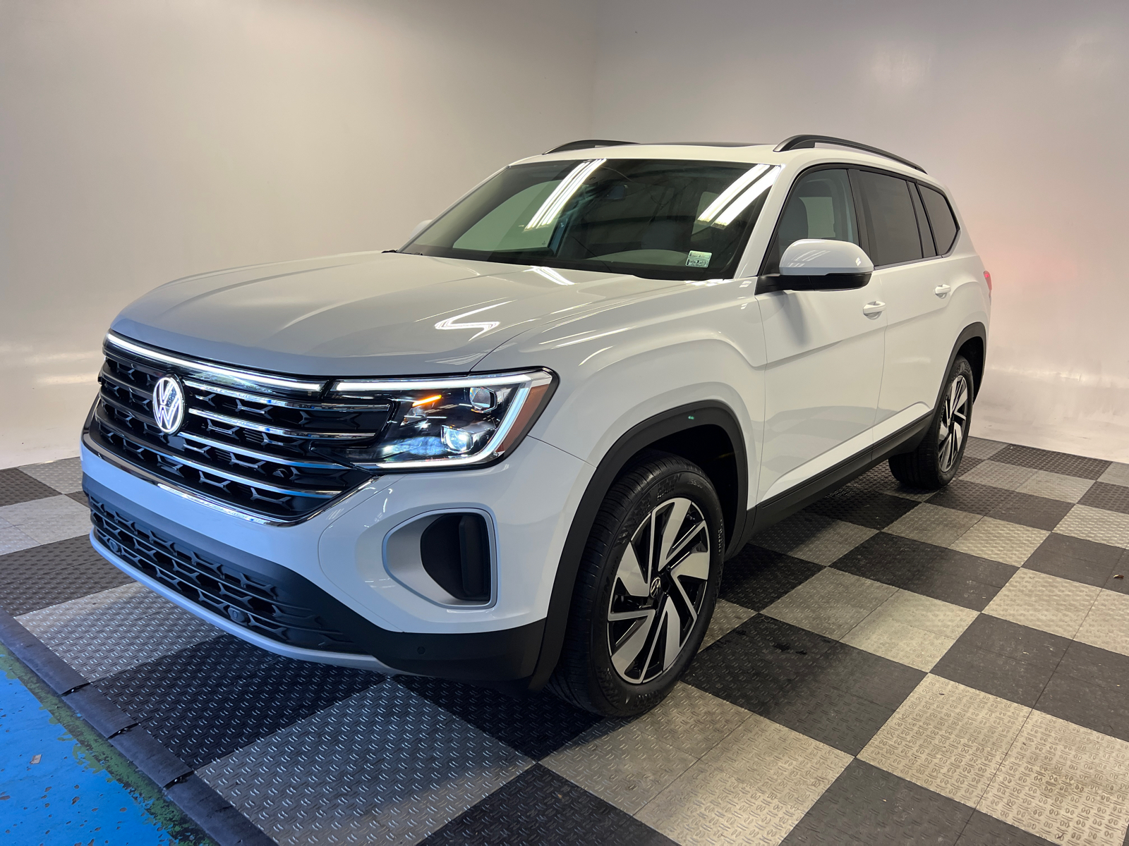 2025 Volkswagen Atlas 2.0T SE w/Technology 3