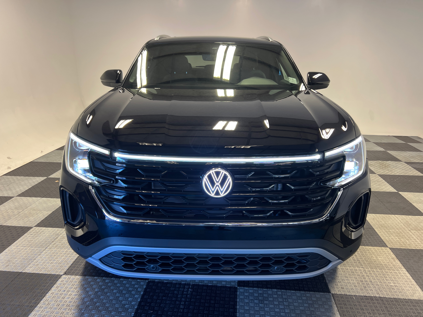 2025 Volkswagen Atlas Cross Sport SE 2