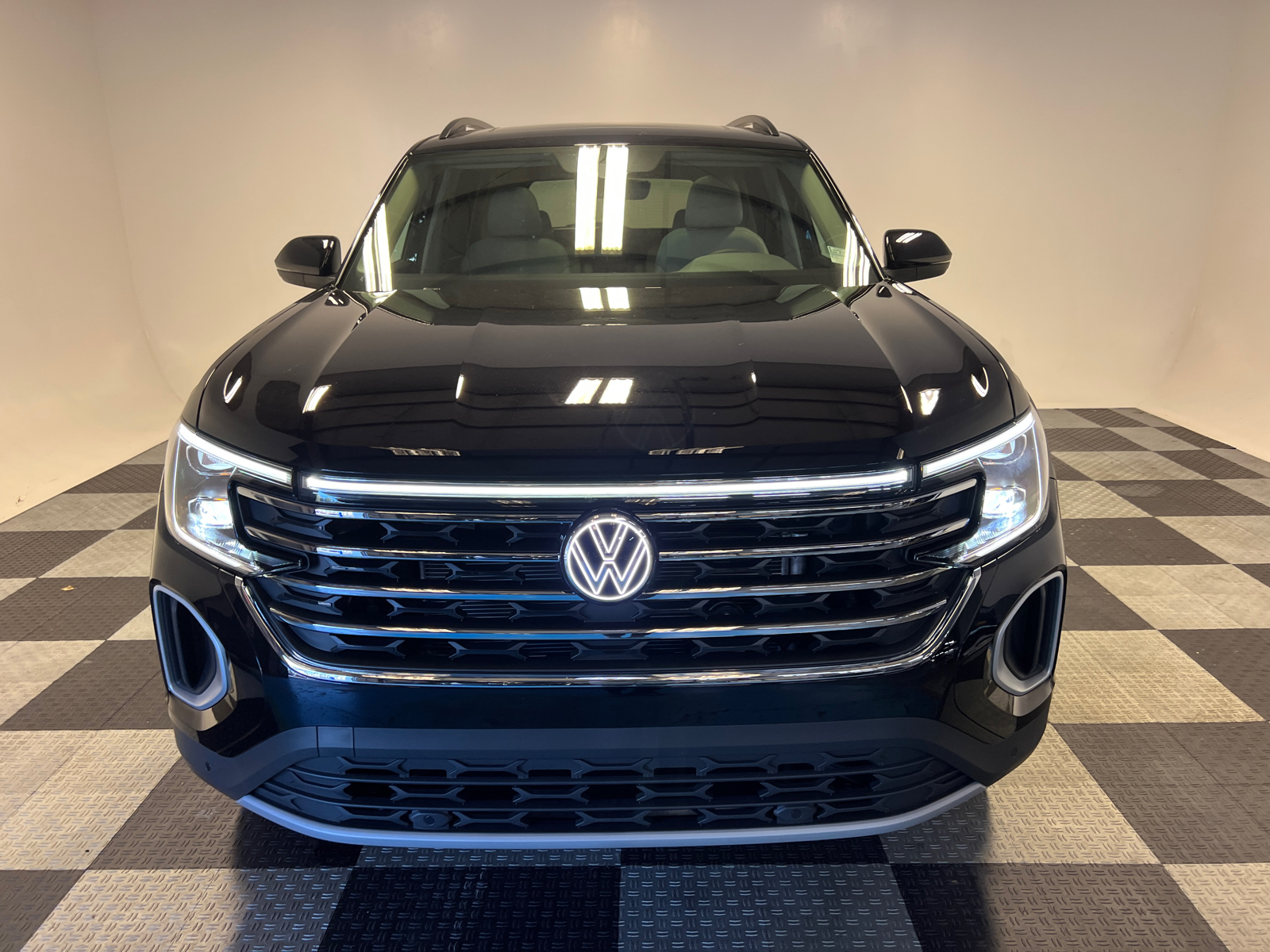 2025 Volkswagen Atlas 2.0T SE w/Technology 2