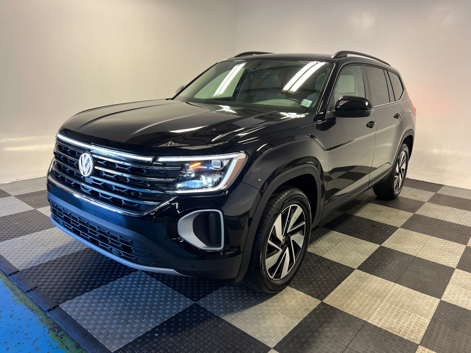 2025 Volkswagen Atlas 2.0T SE w/Technology 3