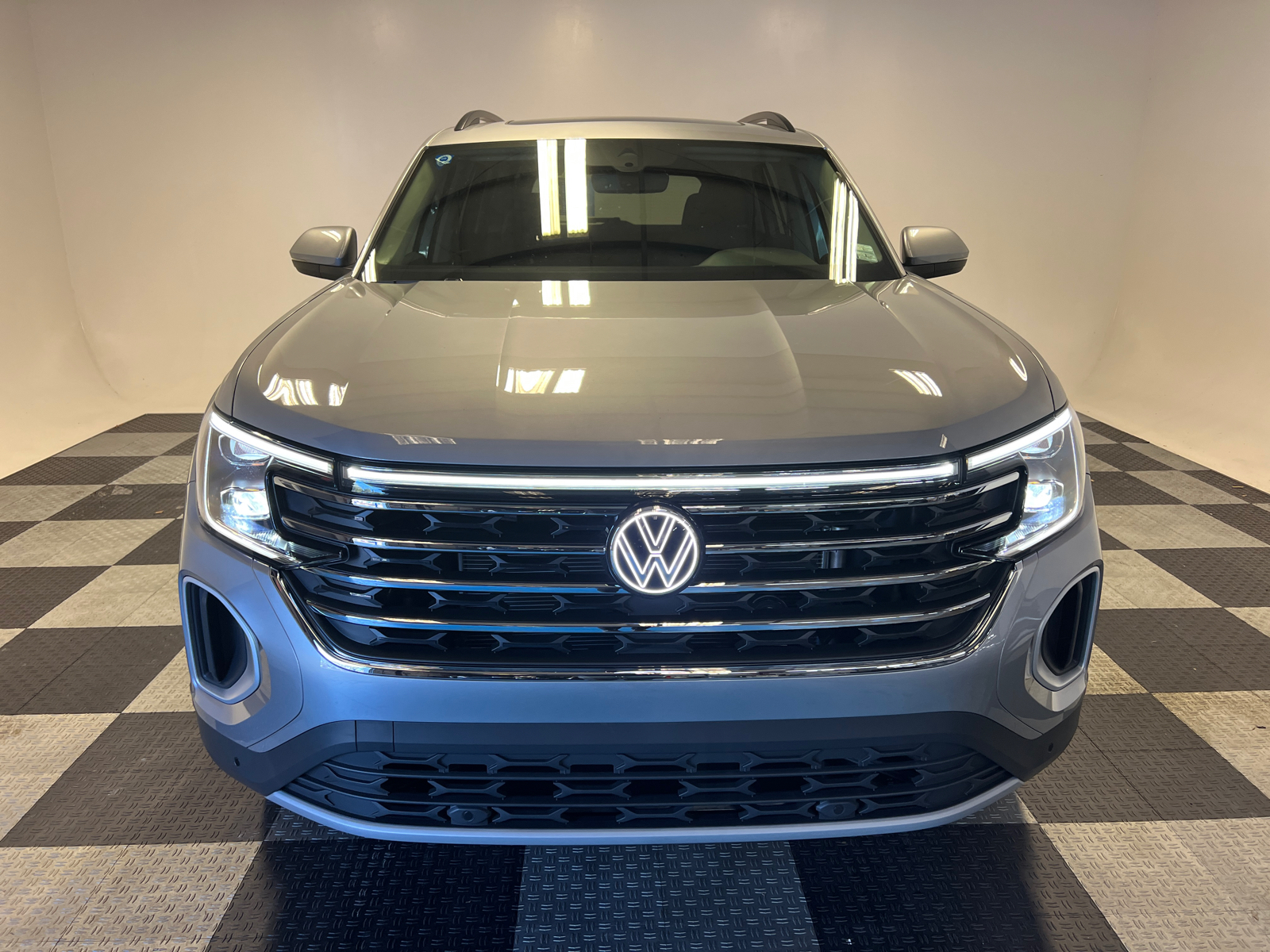 2025 Volkswagen Atlas 2.0T SE w/Technology 2