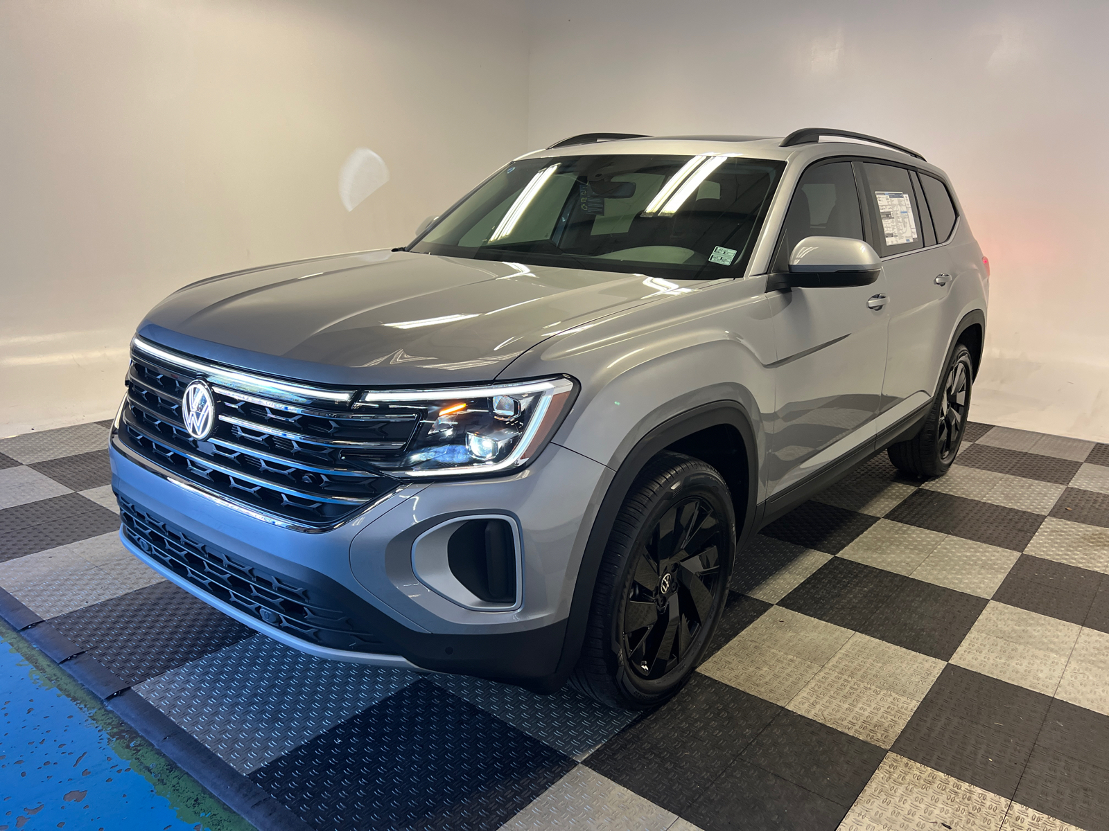 2025 Volkswagen Atlas 2.0T SE w/Technology 3