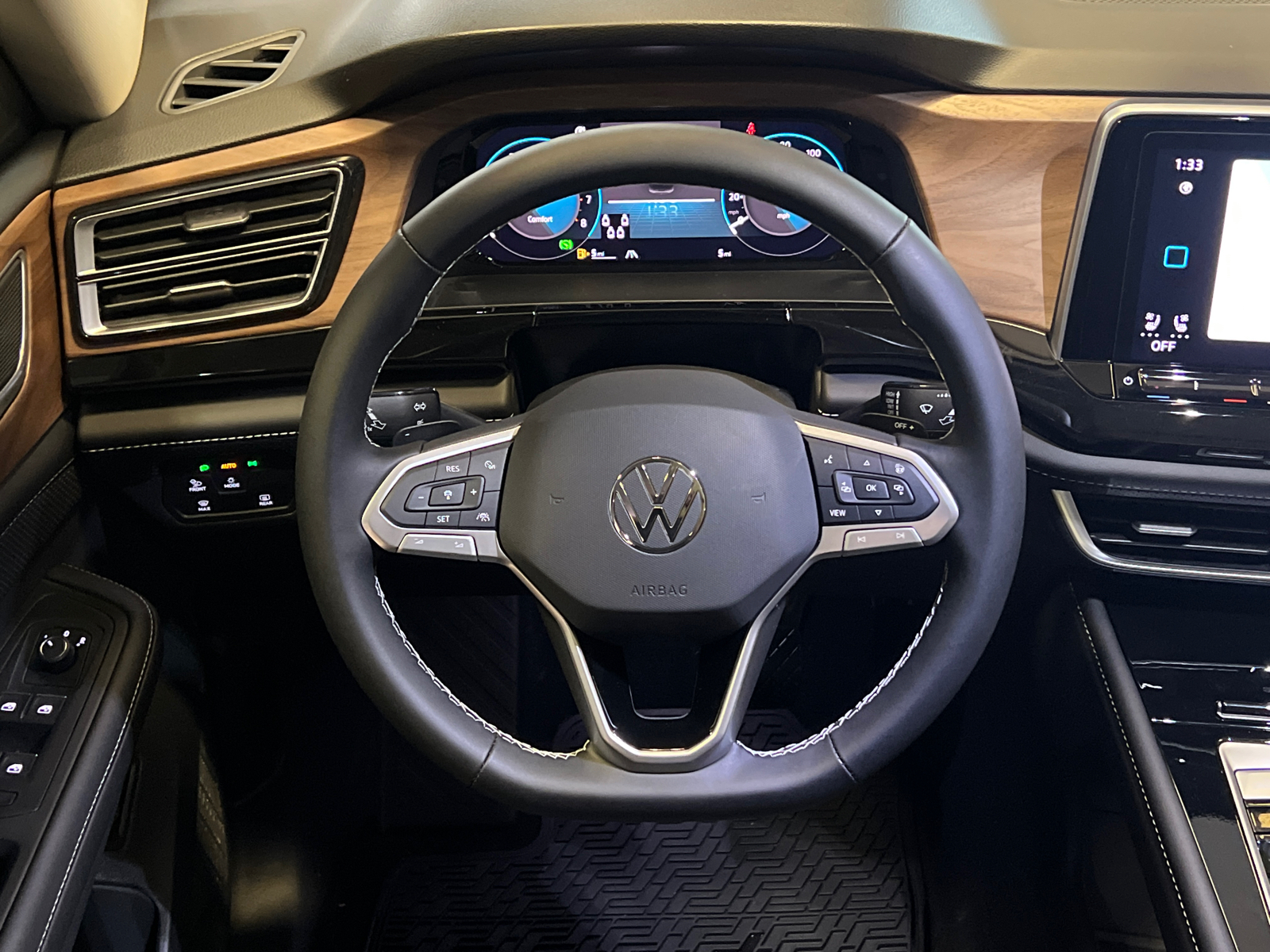 2025 Volkswagen Atlas 2.0T SE w/Technology 13