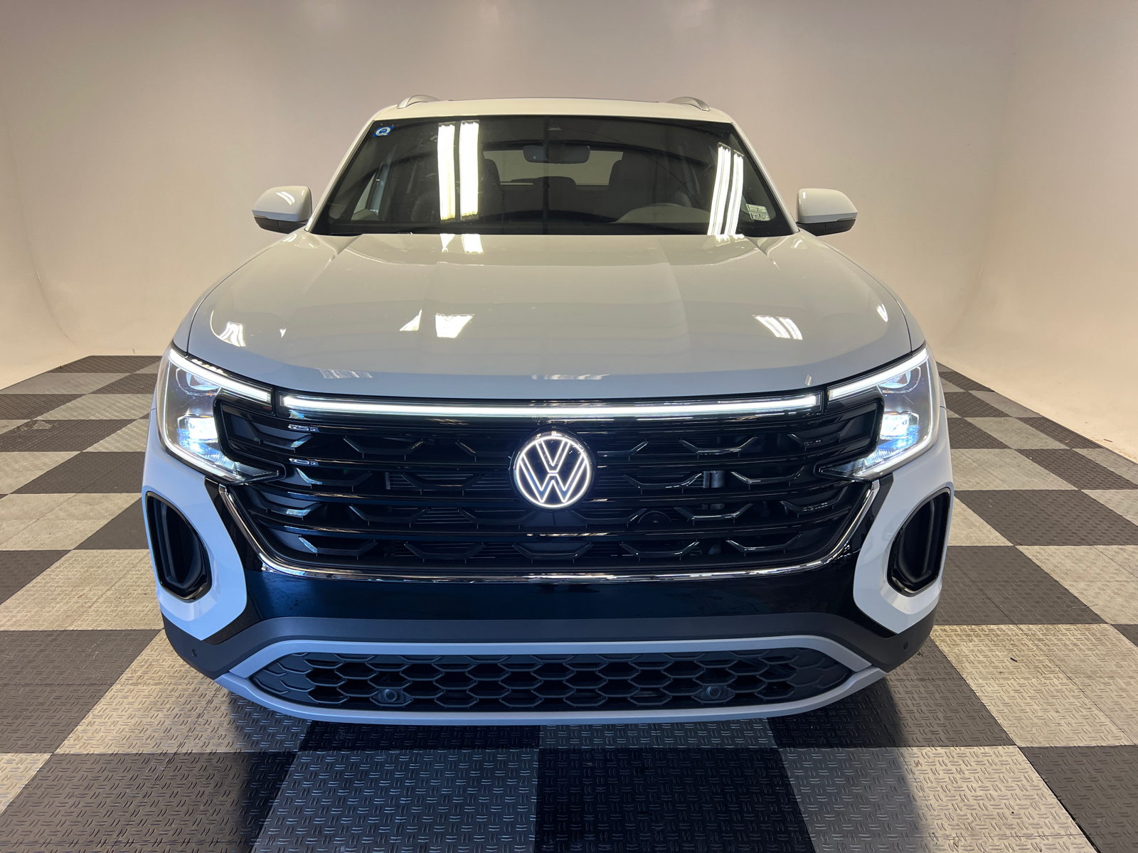 2025 Volkswagen Atlas Cross Sport 2.0T SE w/Technology 2